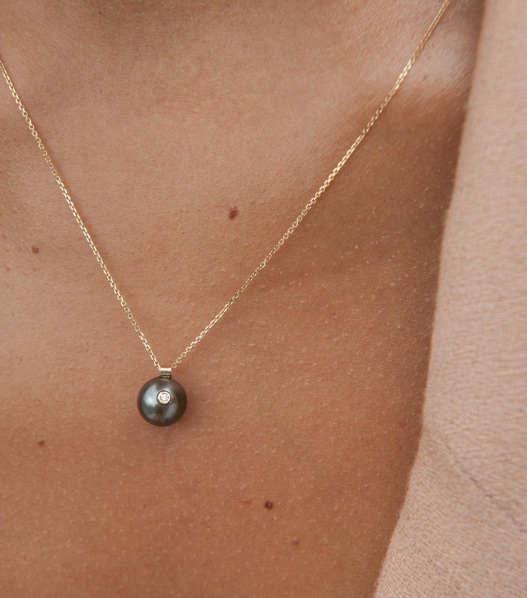 14 Karat Yellow Gold Diamond and White Pearl Necklace For Sale at 1stDibs