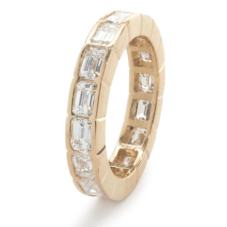 14 Karat Yellow Gold Diamond Band For Sale at 1stDibs