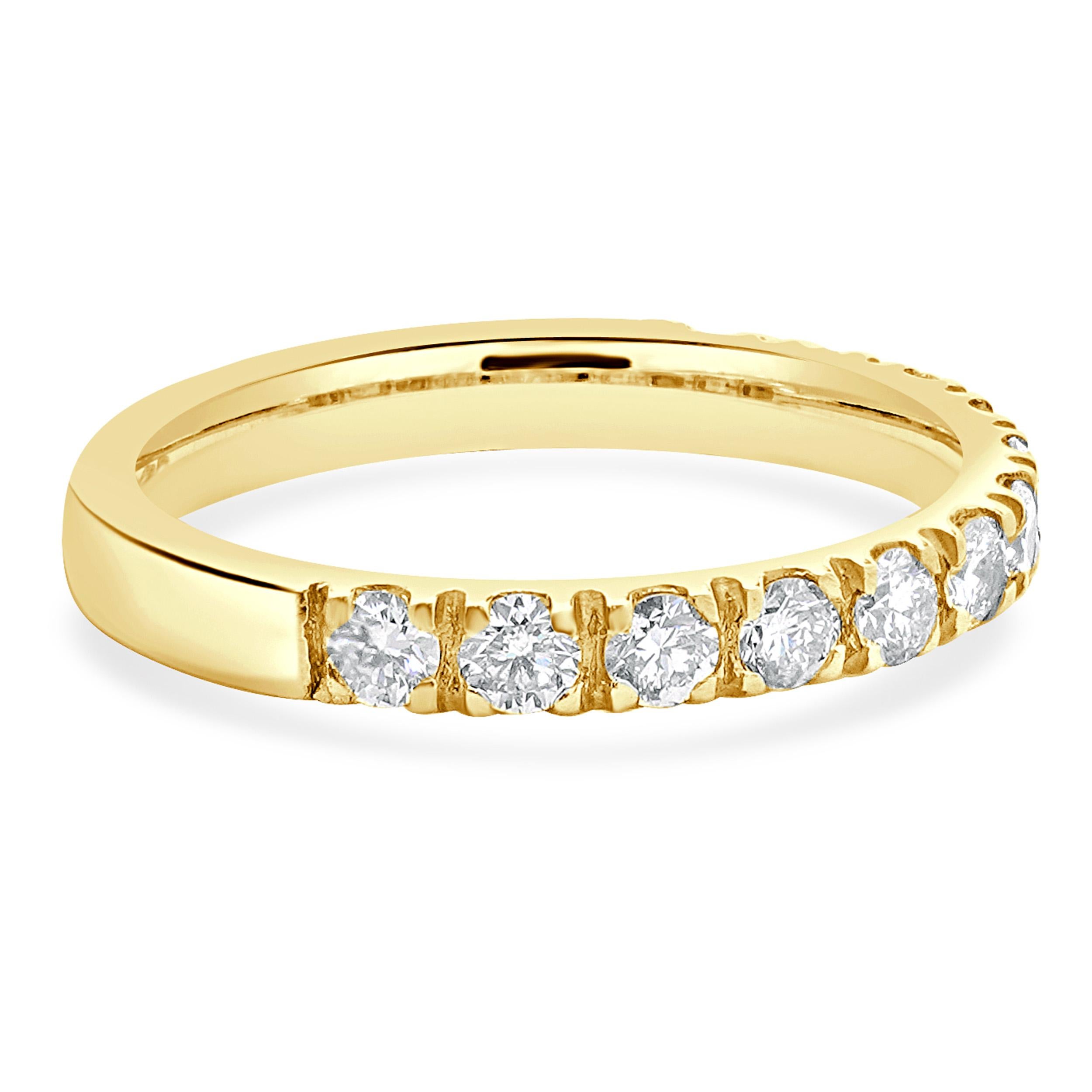 14 Karat Yellow Gold Diamond Band In Excellent Condition For Sale In Scottsdale, AZ