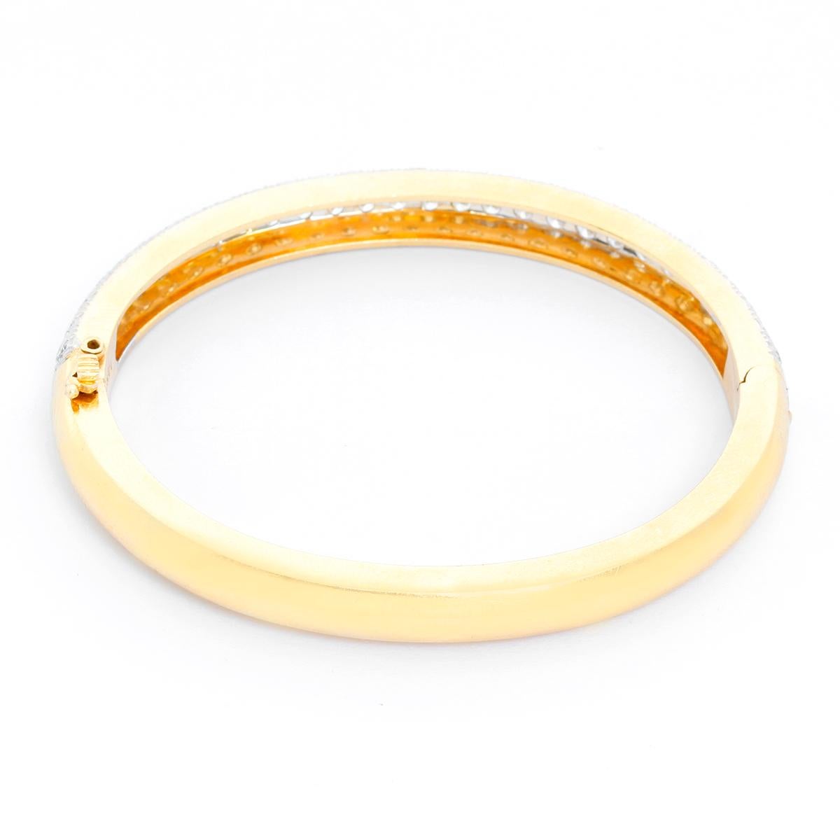 14 Karat Yellow Gold Diamond Bangle Bracelet In Excellent Condition In Dallas, TX