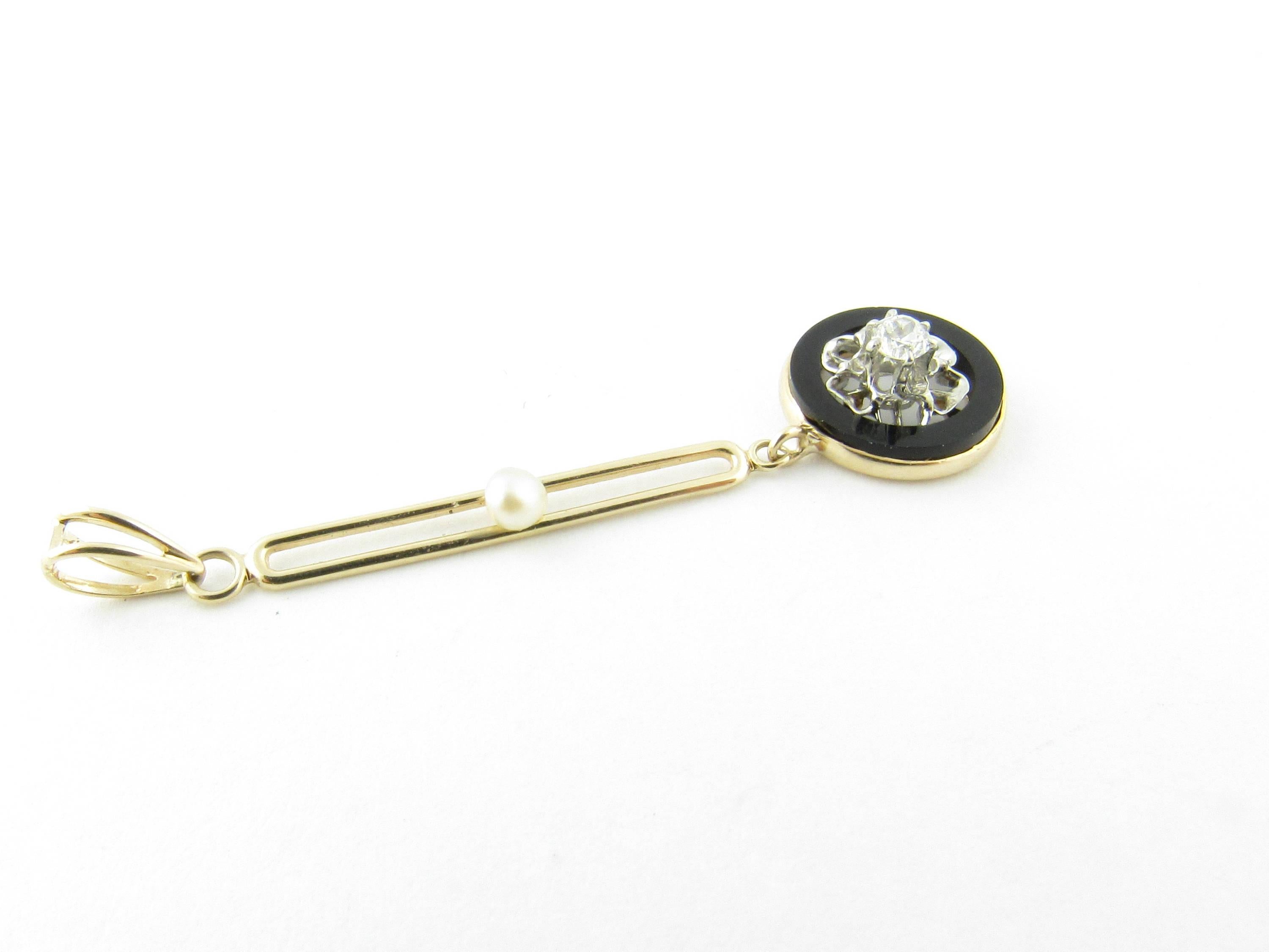 14 Karat Yellow Gold Diamond, Black Onyx and Pearl Pendant In Good Condition For Sale In Washington Depot, CT