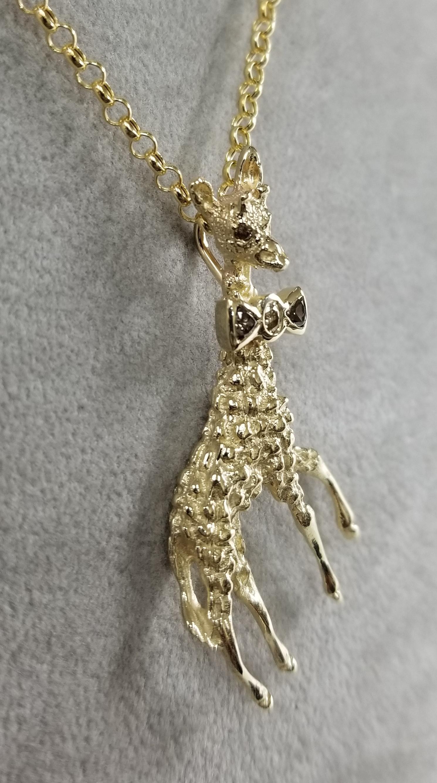 14 Karat Gelbgold Diamant-Schleifenkrawatte-Anhänger „Giraffe“ mit Schleife (Trillionschliff) im Angebot