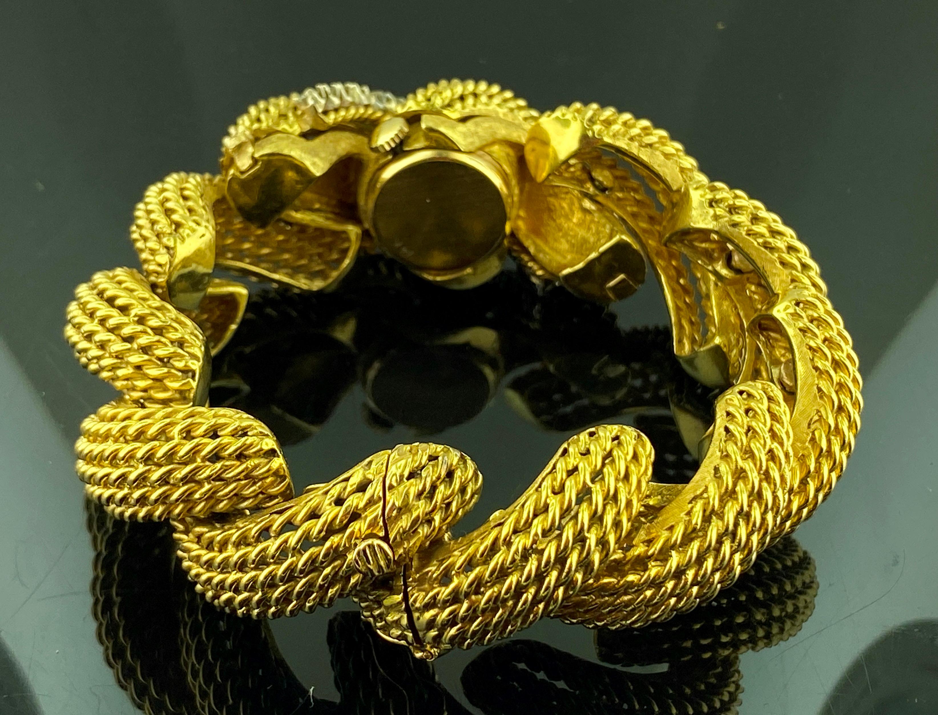 Round Cut 14 Karat Yellow Gold & Diamond Bracelet For Sale