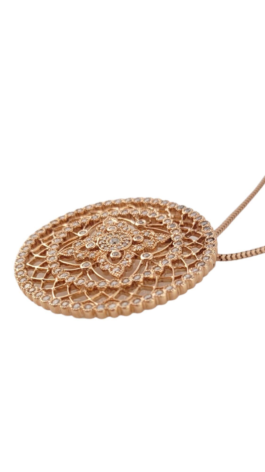 Taille brillant Collier pendentif circulaire en or rose 14 carats avec diamants en vente