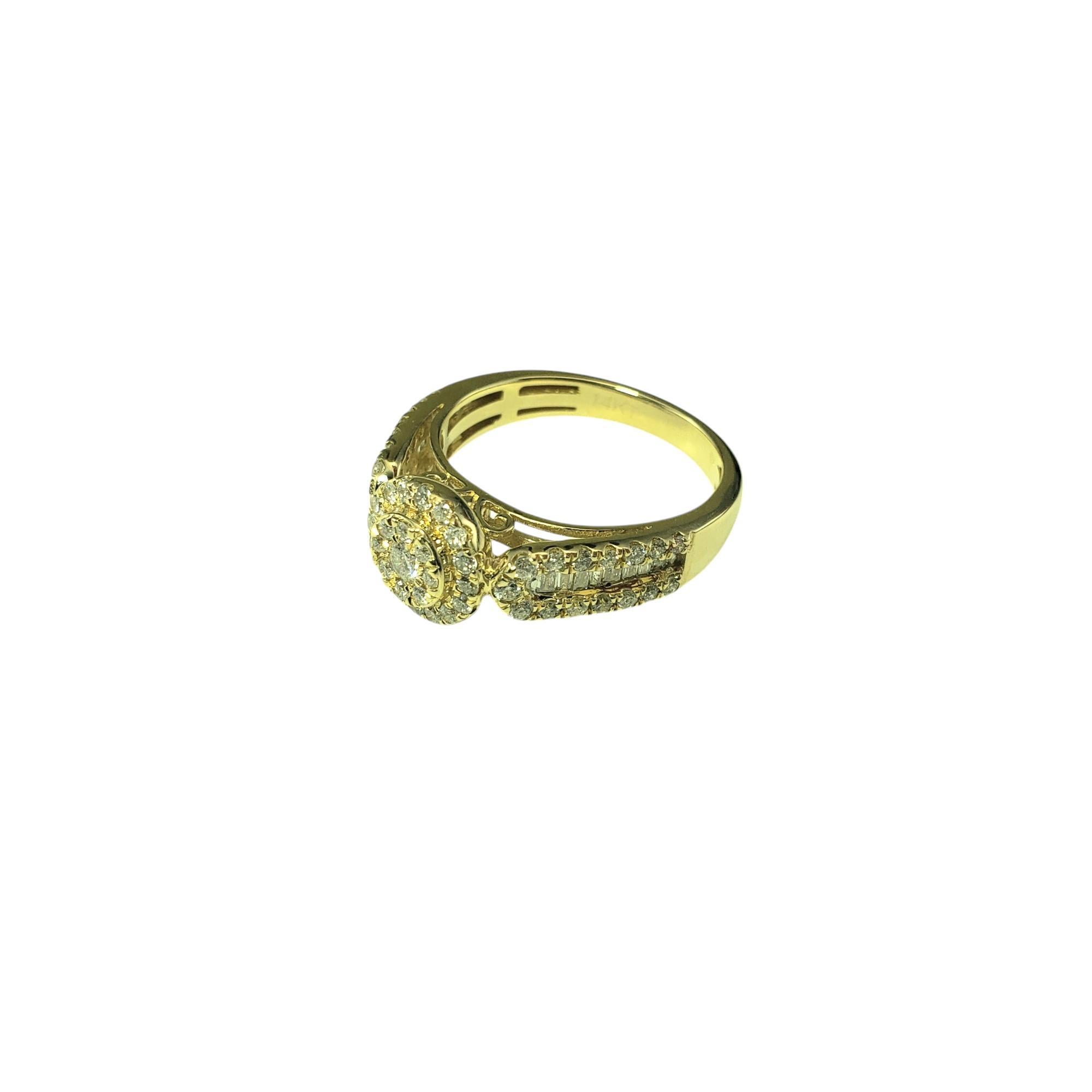 Contemporain Bague halo en or jaune 14 carats sertie de diamants taille 7 #20712 en vente
