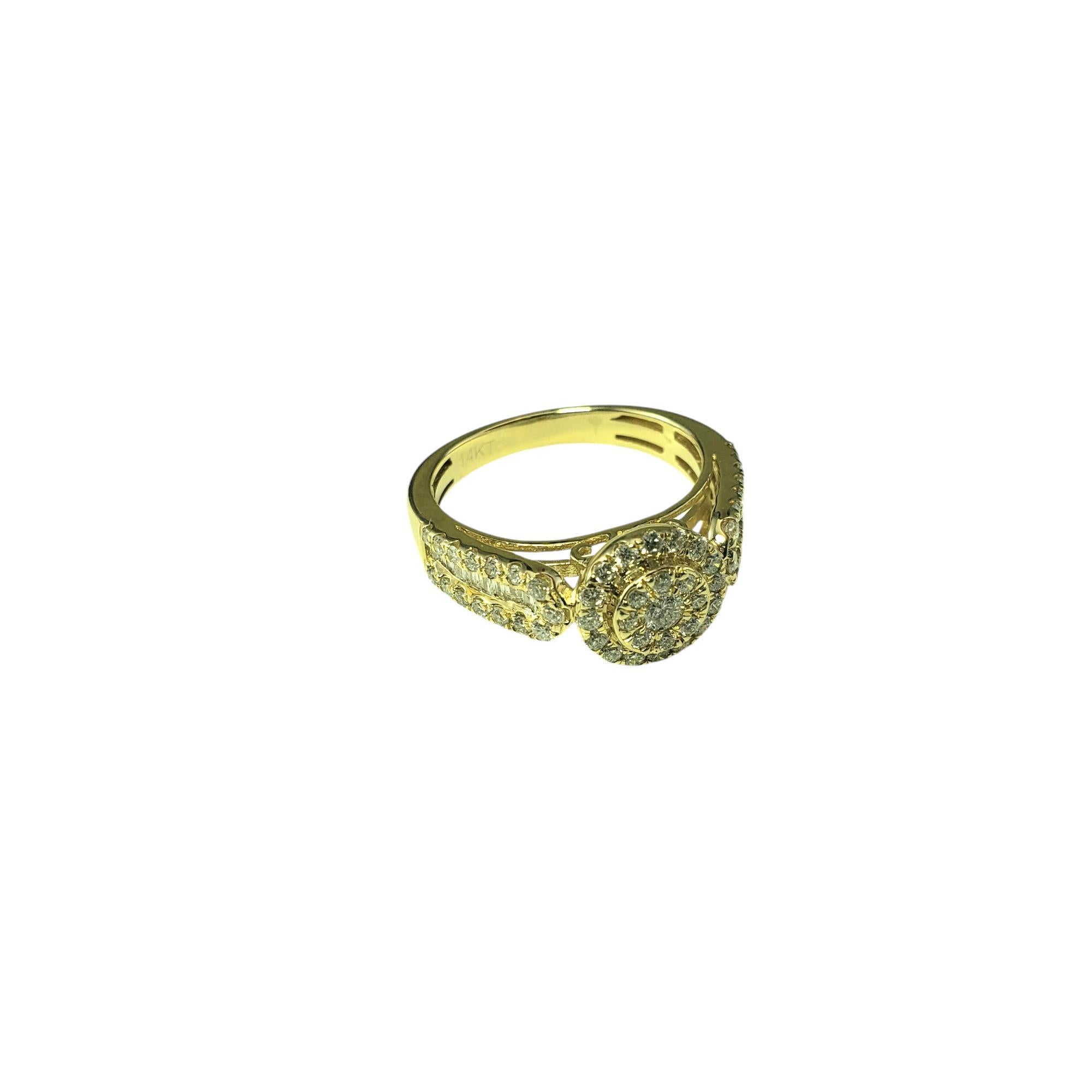 Taille brillant Bague halo en or jaune 14 carats sertie de diamants taille 7 #20712 en vente