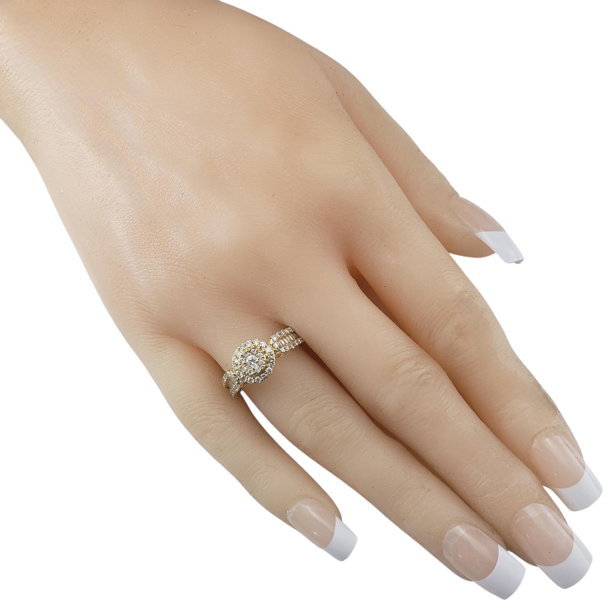 Bague halo en or jaune 14 carats sertie de diamants taille 7 #20712 en vente 1