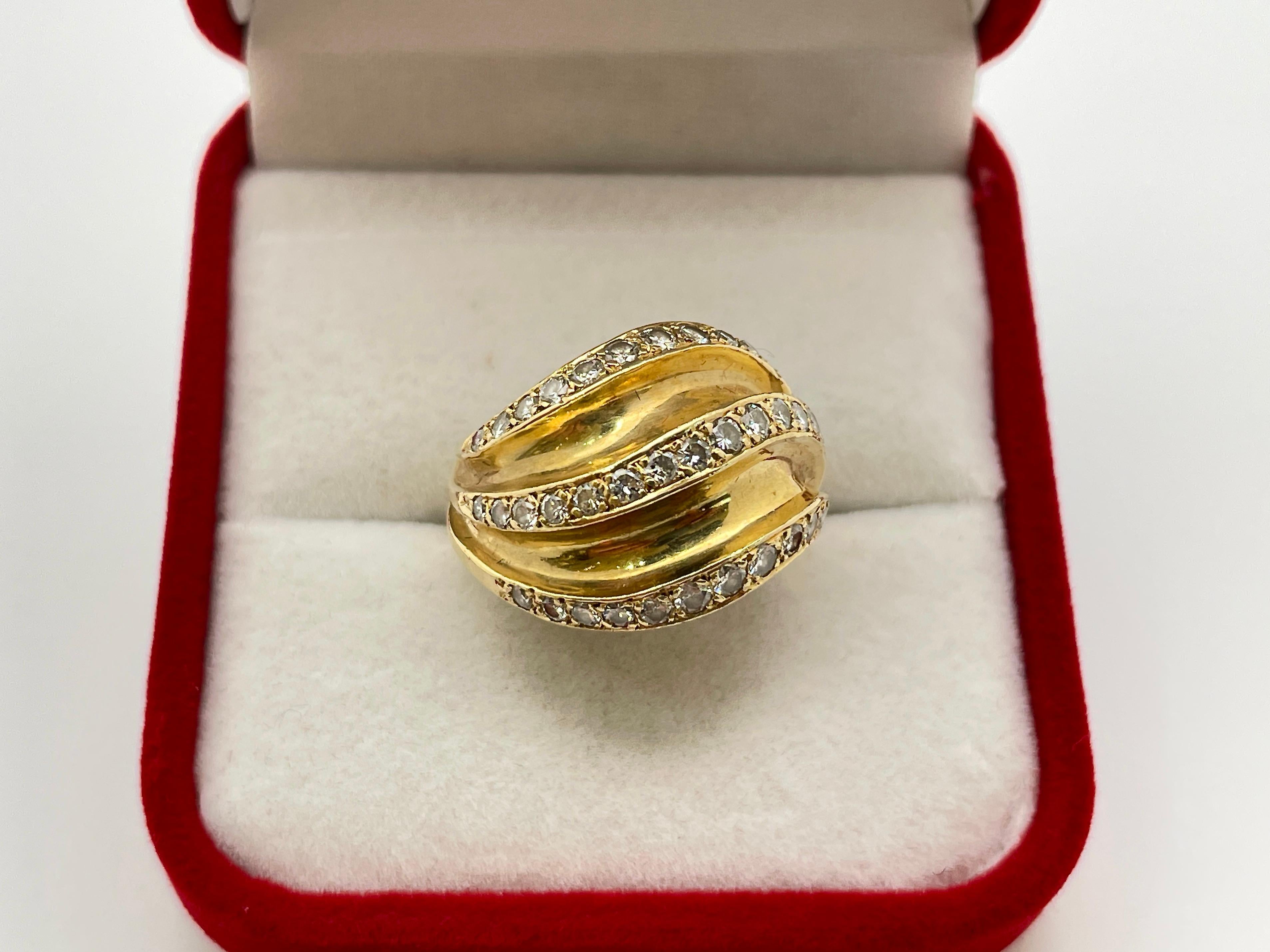 Bague cocktail en or jaune 14 carats et diamants en vente 1