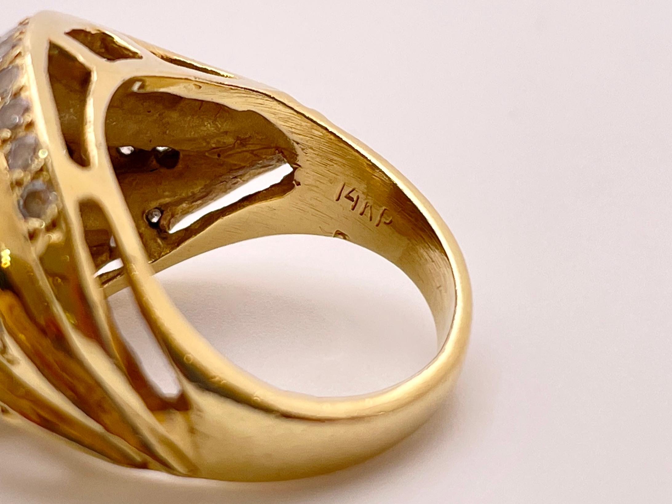 Bague cocktail en or jaune 14 carats et diamants en vente 3