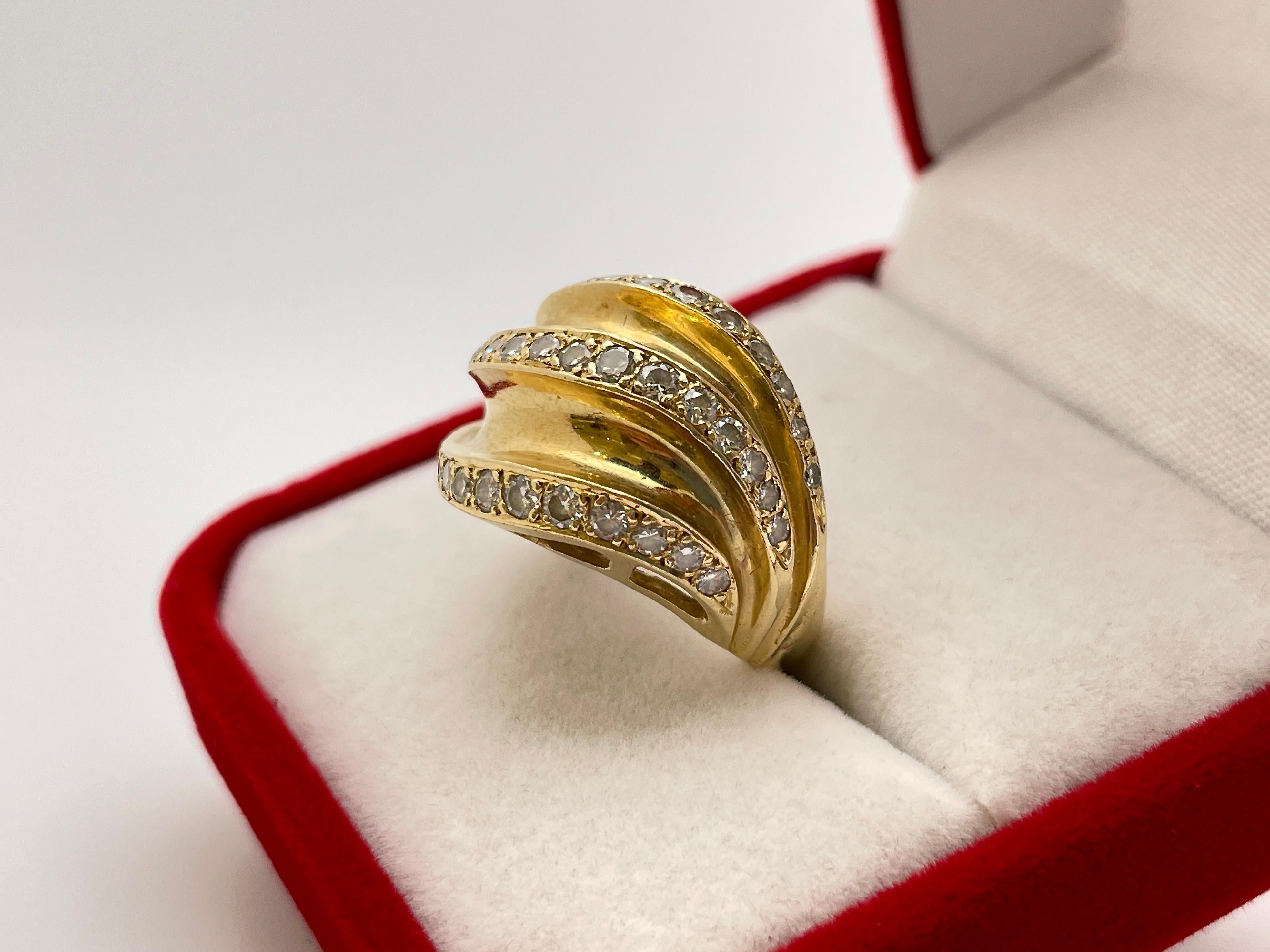 Bague cocktail en or jaune 14 carats et diamants en vente 4