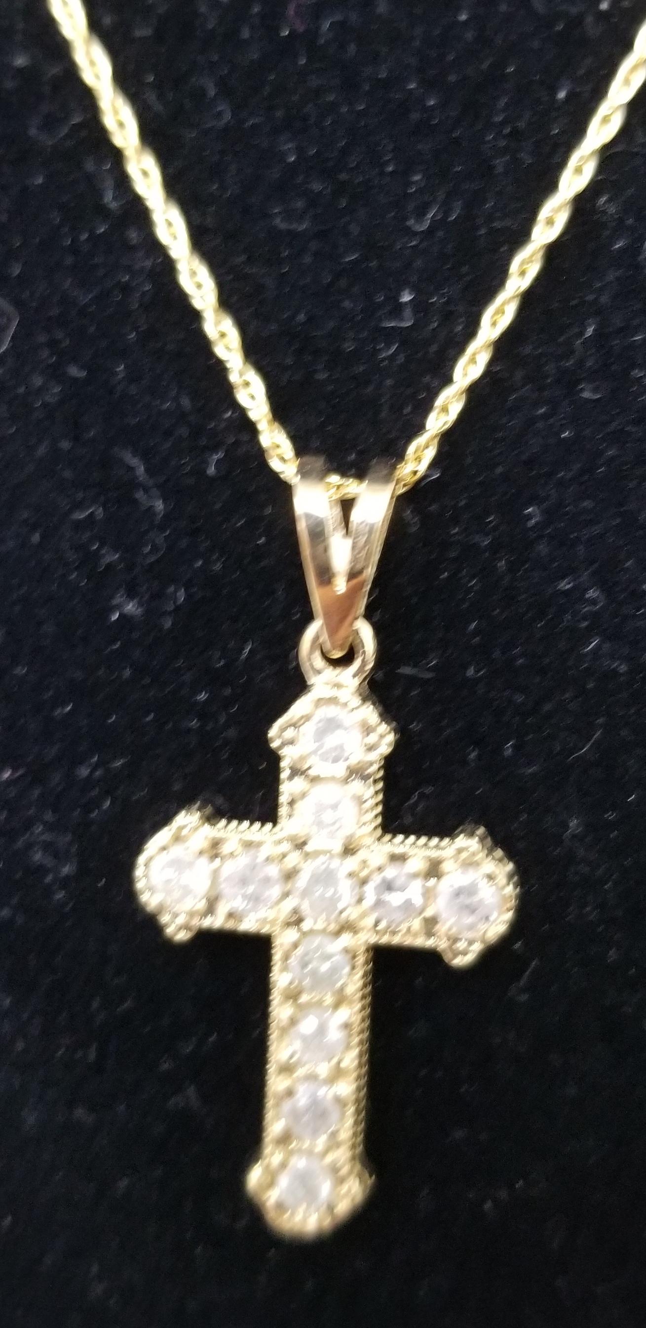 14 Karat Yellow Gold Diamond Cross In New Condition In Los Angeles, CA