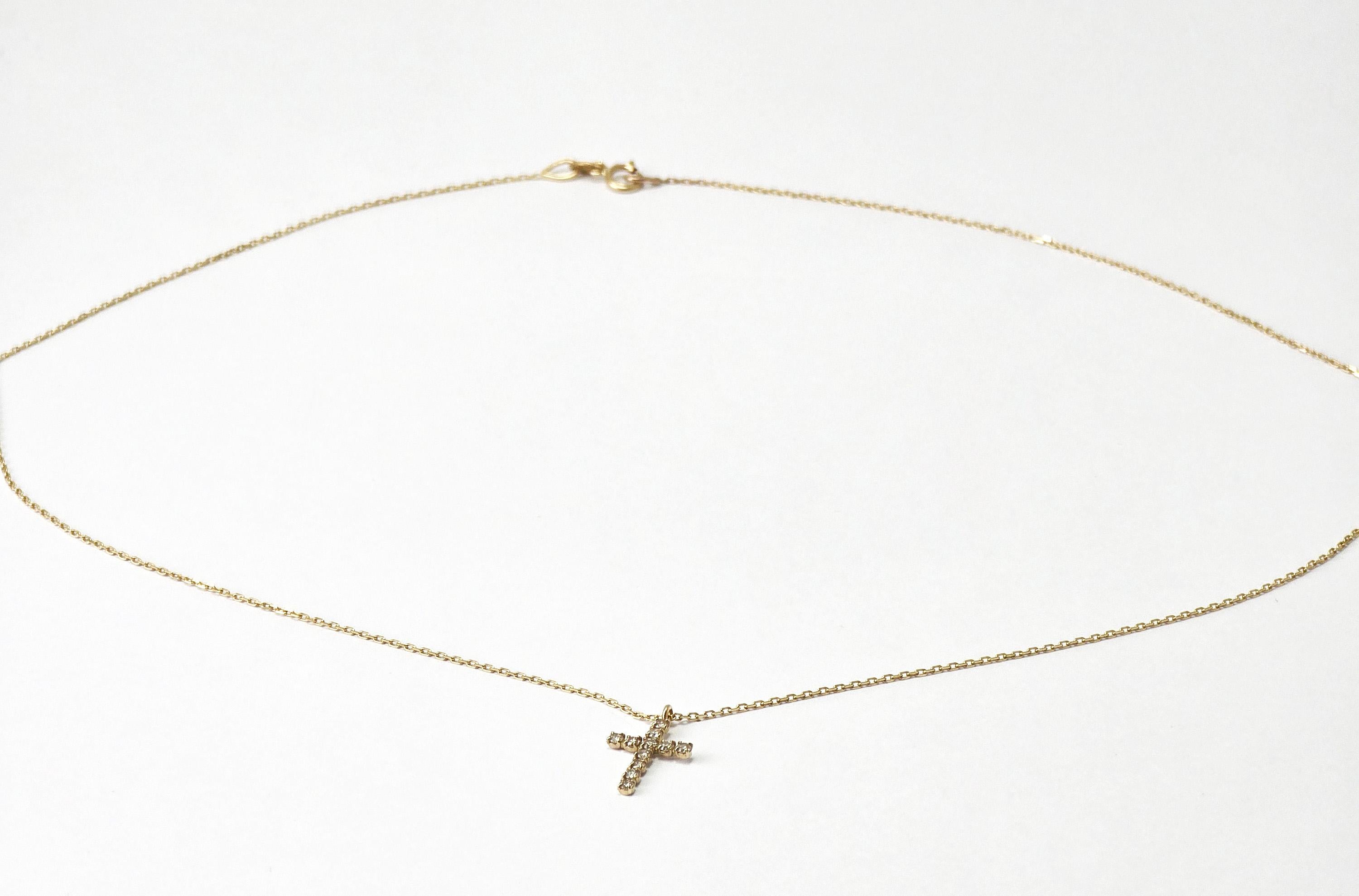 Taille brillant Collier croix en or jaune 14 carats et diamants en vente