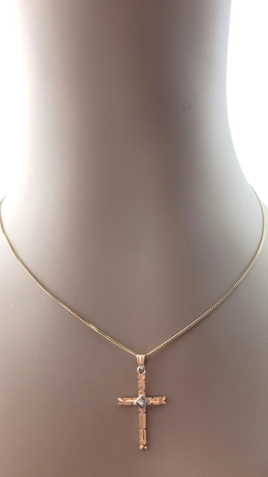 Pendentif croix en or jaune 14 carats et diamant #21316 en vente 3