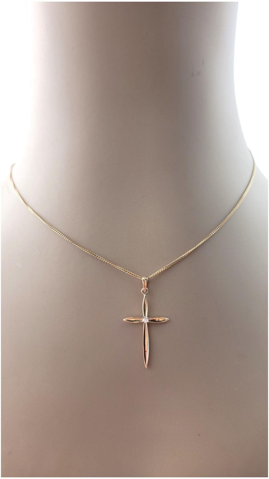 Pendentif croix en or jaune 14 carats et diamant #21499 en vente 4