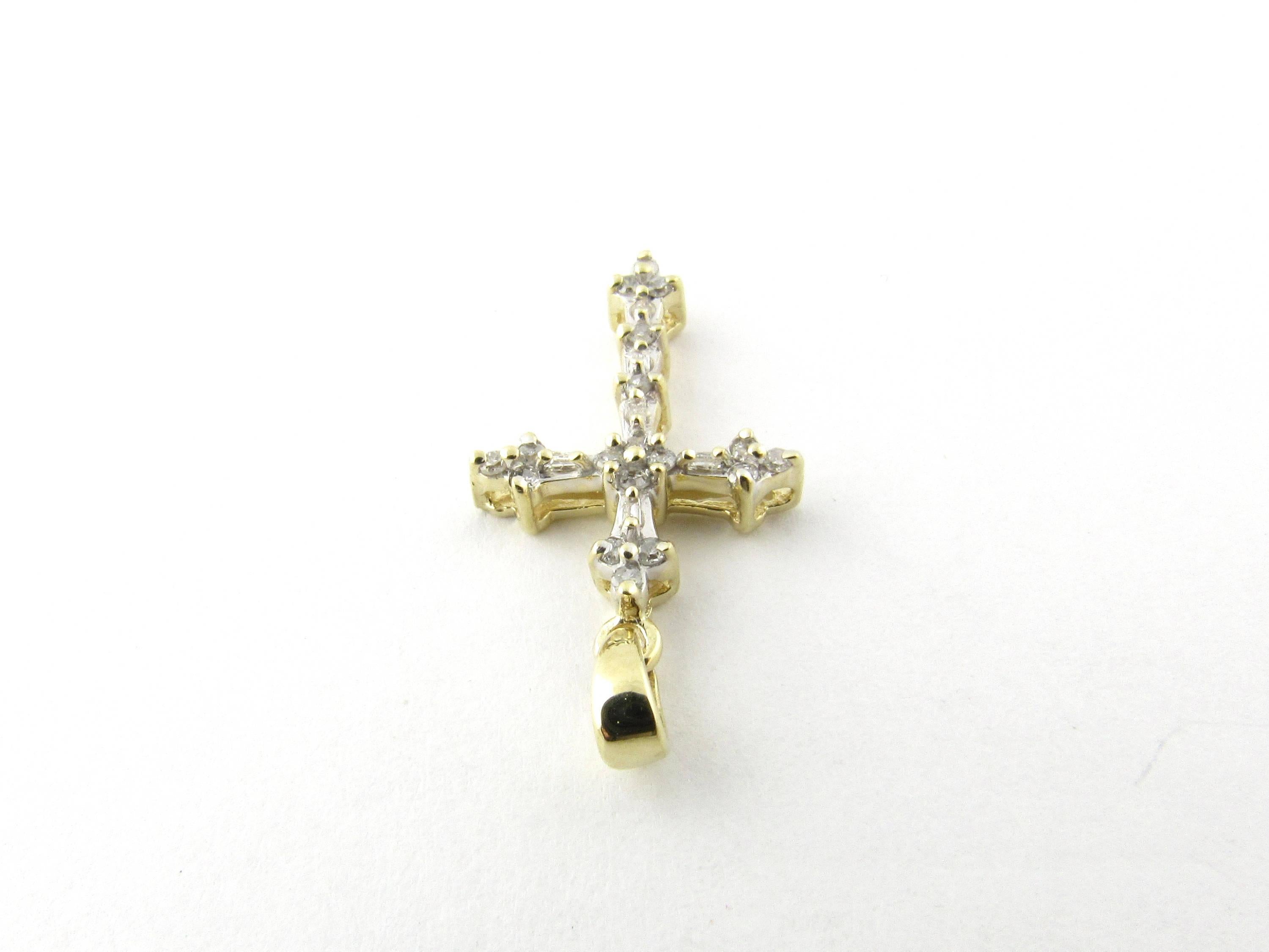 14 Karat Yellow Gold Diamond Cross Pendant In Good Condition In Washington Depot, CT