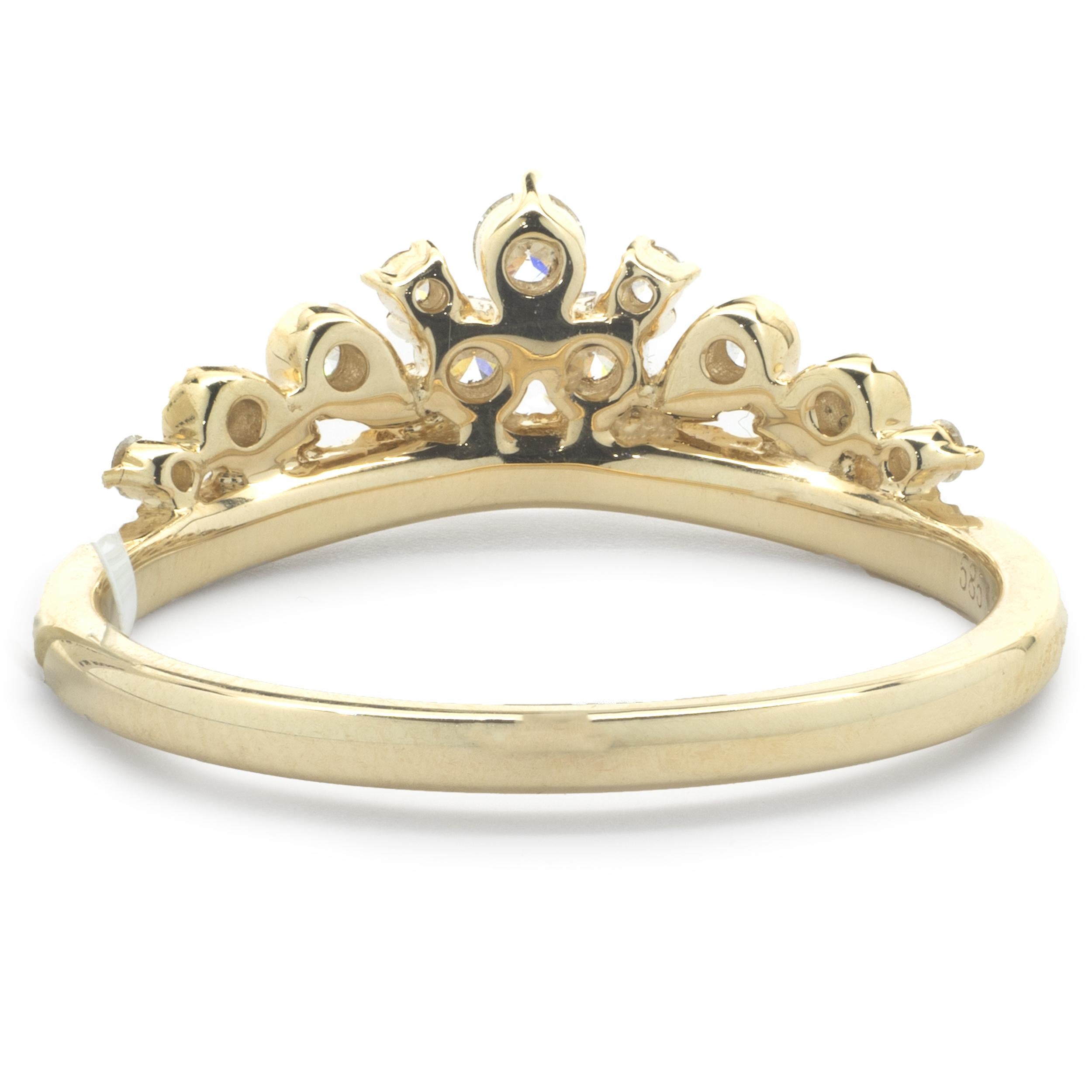 Bracelet couronne en or jaune 14 carats et diamants Excellent état - En vente à Scottsdale, AZ