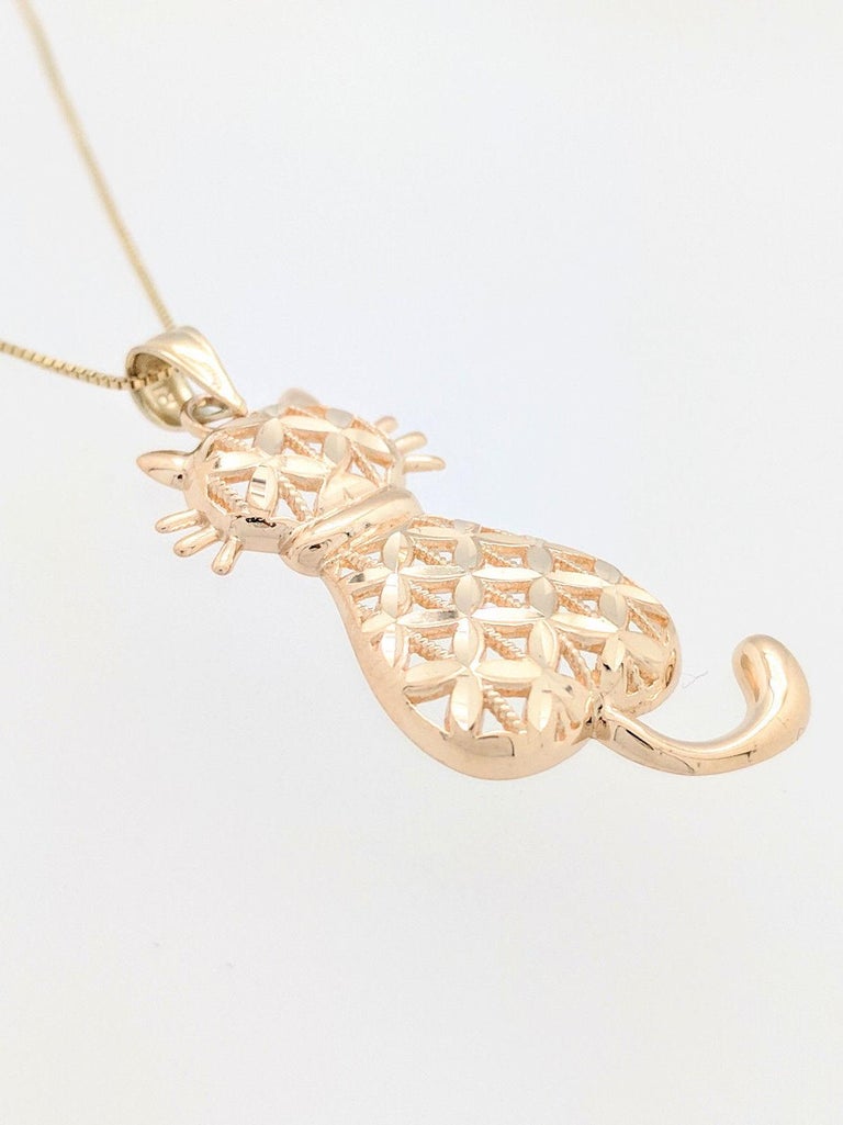 14 Karat Yellow Gold Diamond Cut Cat Pendant Necklace For Sale at 1stDibs