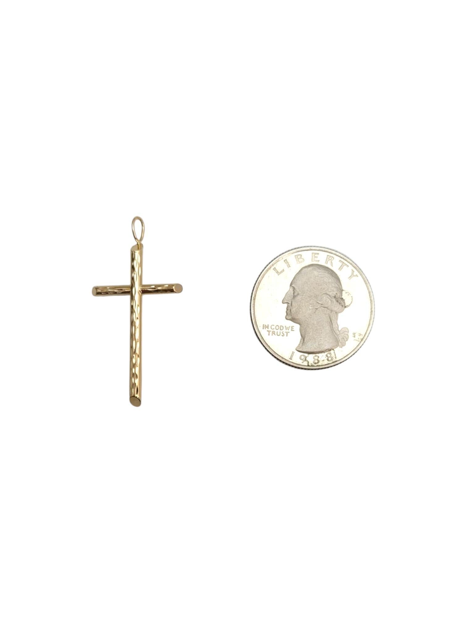 14 Karat Yellow Gold Diamond Cut Cross Pendant #21651 Pour femmes en vente