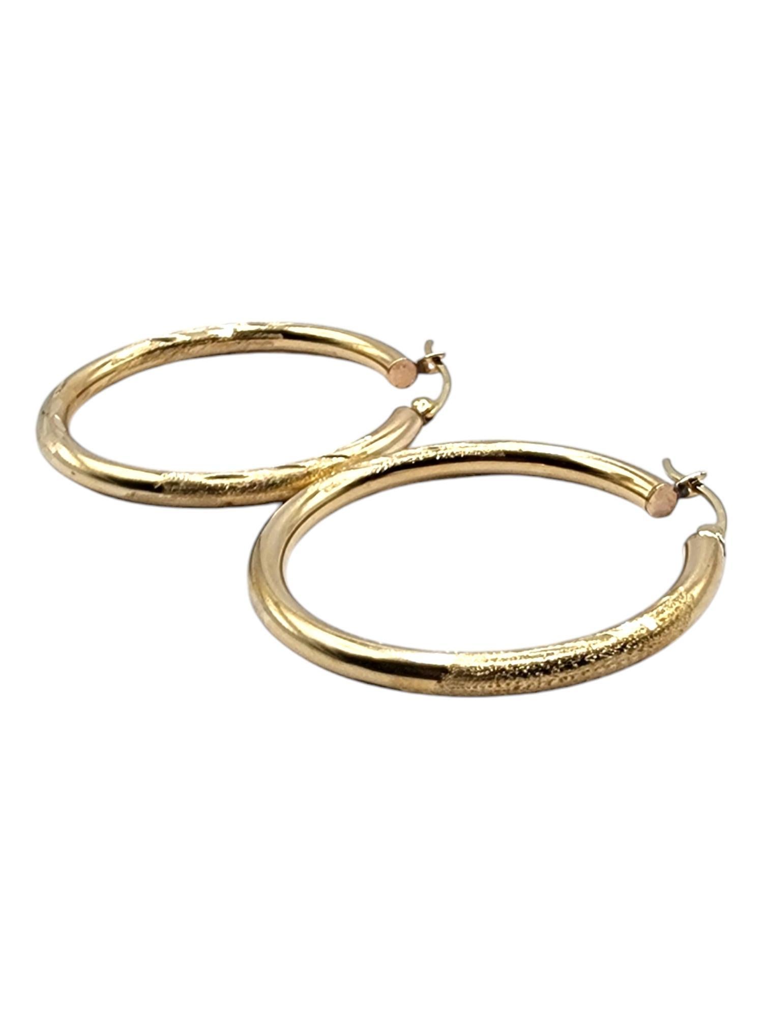 14 Karat Yellow Gold Diamond Cut Hoop Earrings #20472 In Good Condition For Sale In Washington Depot, CT