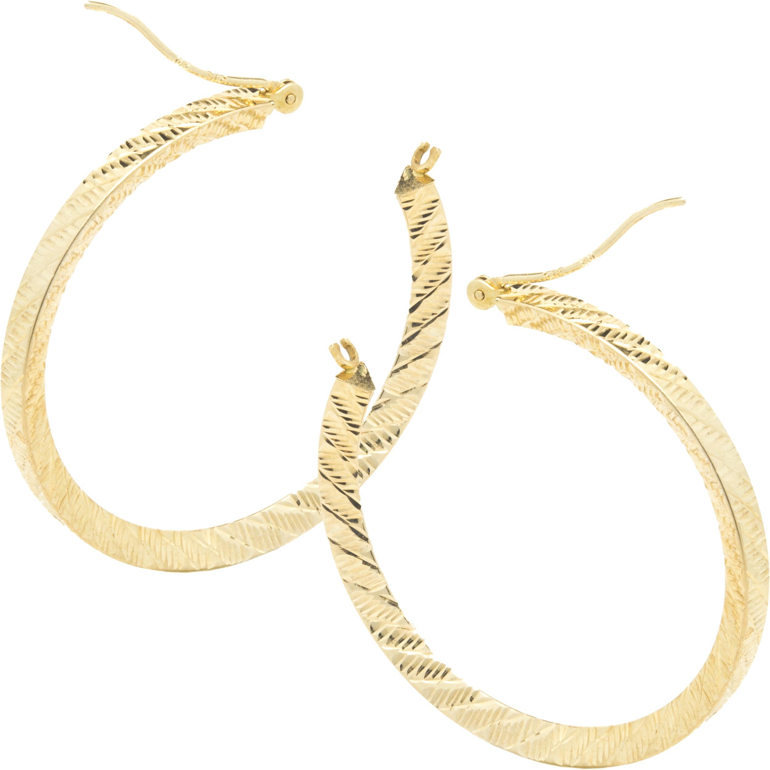14 Karat Yellow Gold Diamond Cut Hoop Earrings In Excellent Condition For Sale In Scottsdale, AZ