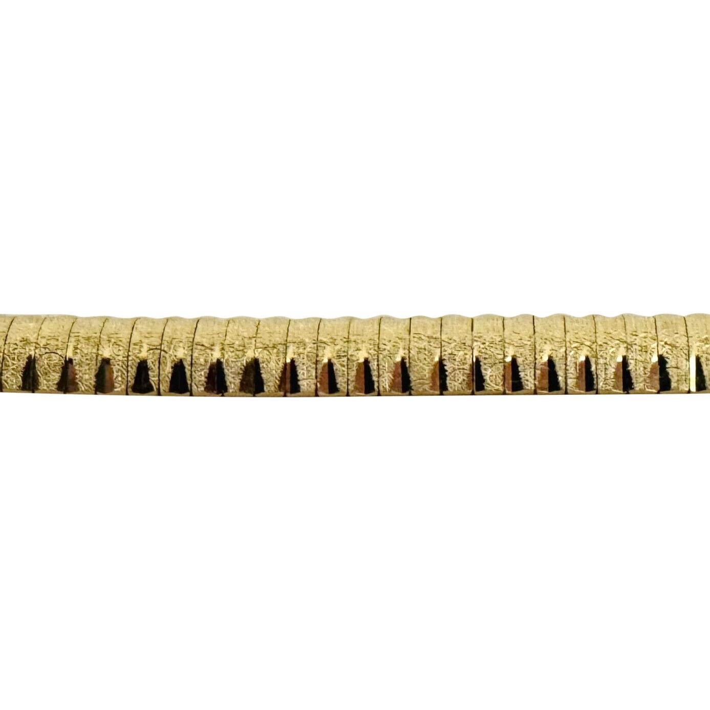 14 Karat Gelbgold Diamantschliff Texturiertes Omega-Gliederarmband Italien im Zustand „Gut“ in Guilford, CT