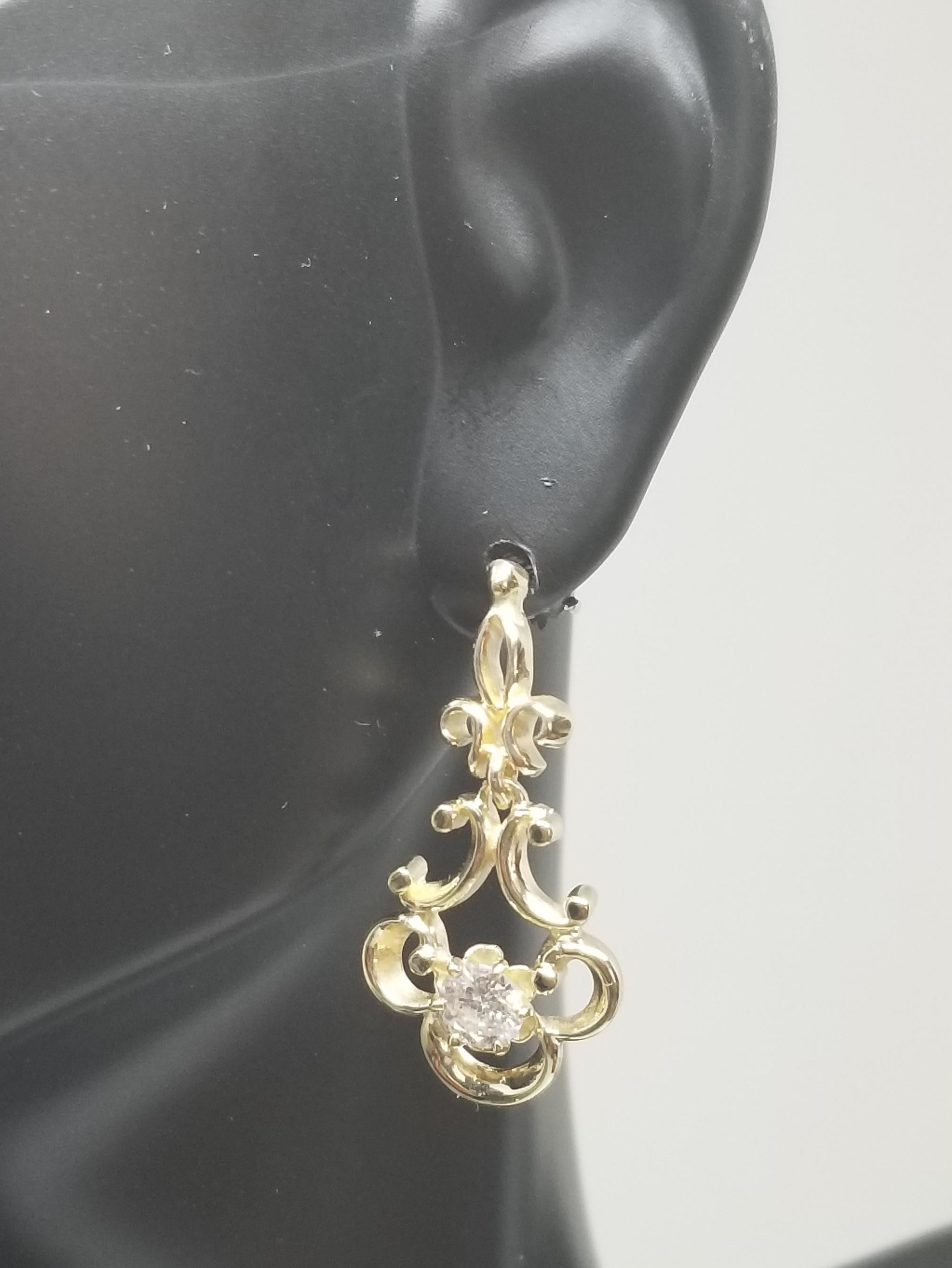 14 Karat Yellow Gold Diamond Dangle Earrings In New Condition For Sale In Los Angeles, CA