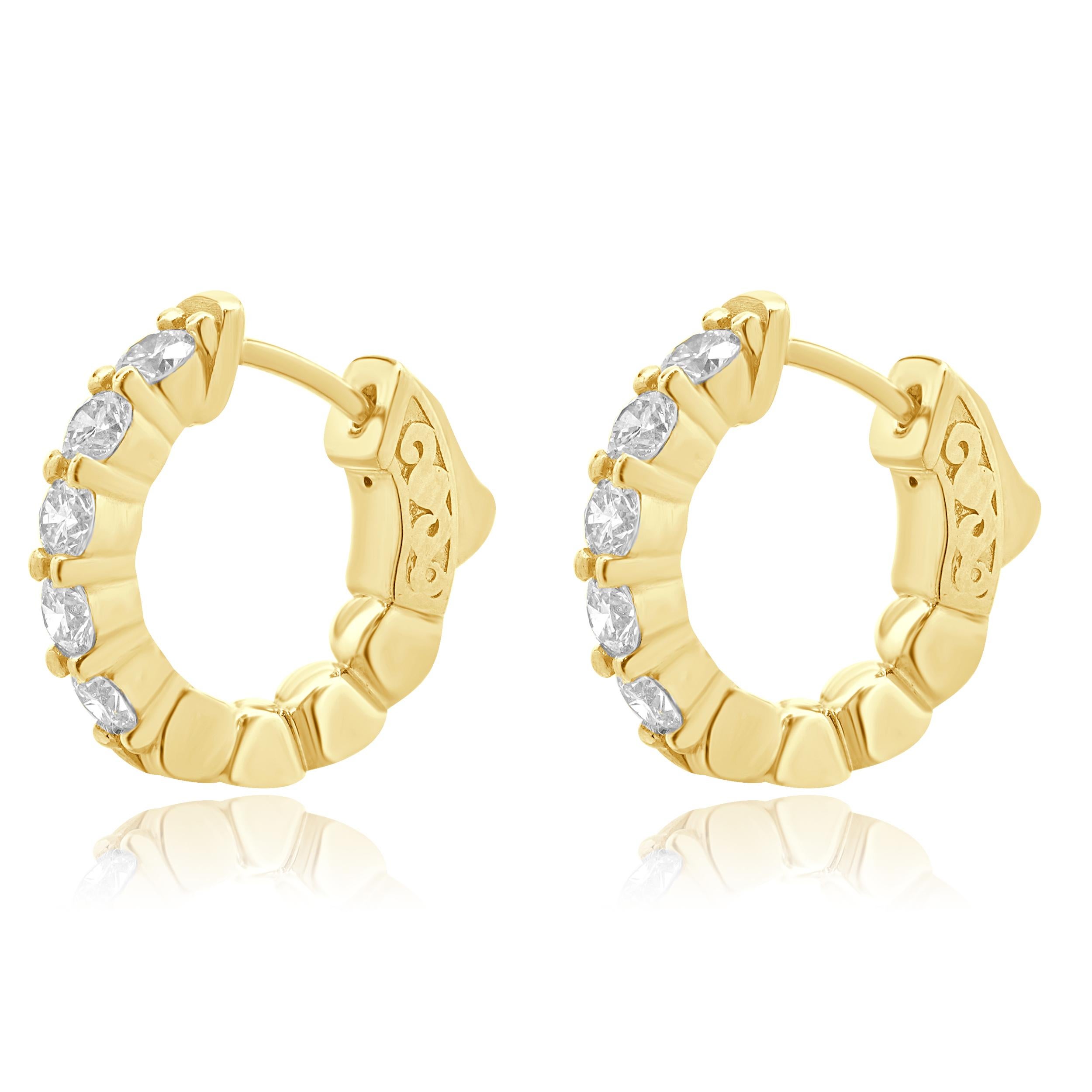 Matériau : Or jaune 14k
Diamants : 10 diamants ronds de taille brillant = 1.00cttw
Couleur : G
Clarté : SI1
Dimensions : les boucles d'oreilles mesurent environ 0.25 in.
Poids : 4.87 grammes
