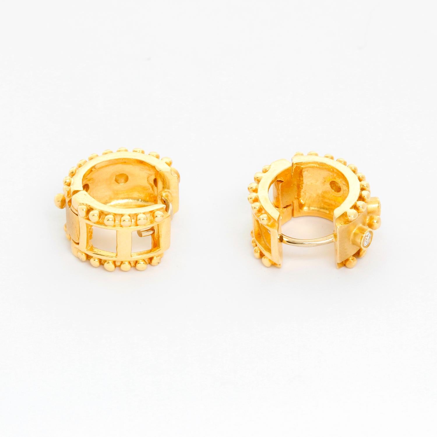 Boucles d'oreilles en or jaune 14 carats et diamants Pour femmes en vente