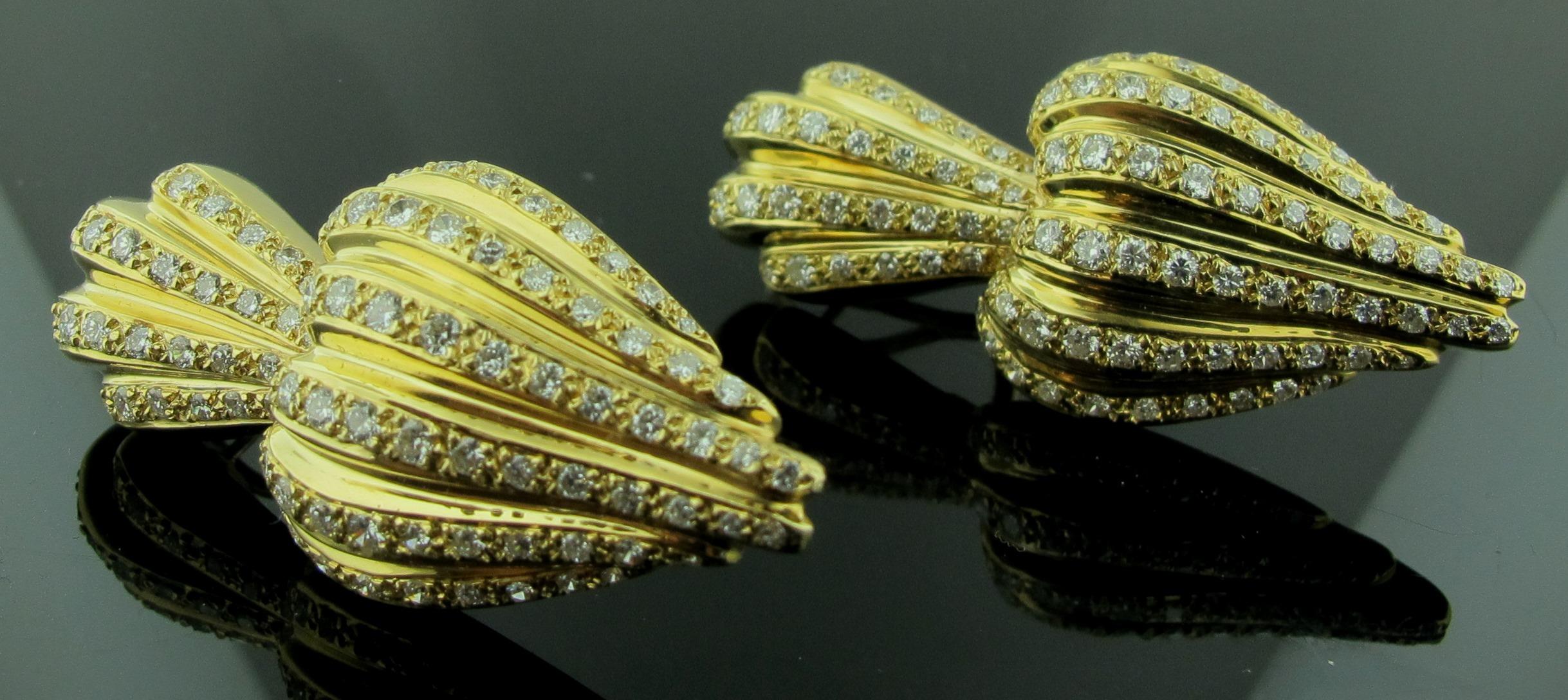 14 Karat Yellow Gold Diamond Earrings In Excellent Condition For Sale In Palm Desert, CA