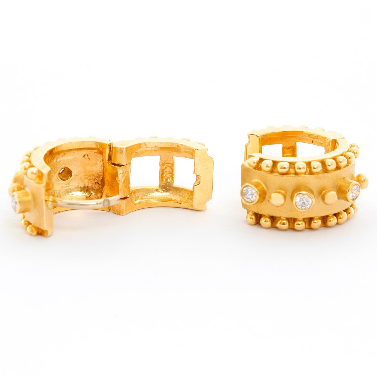 Boucles d'oreilles en or jaune 14 carats et diamants en vente 1