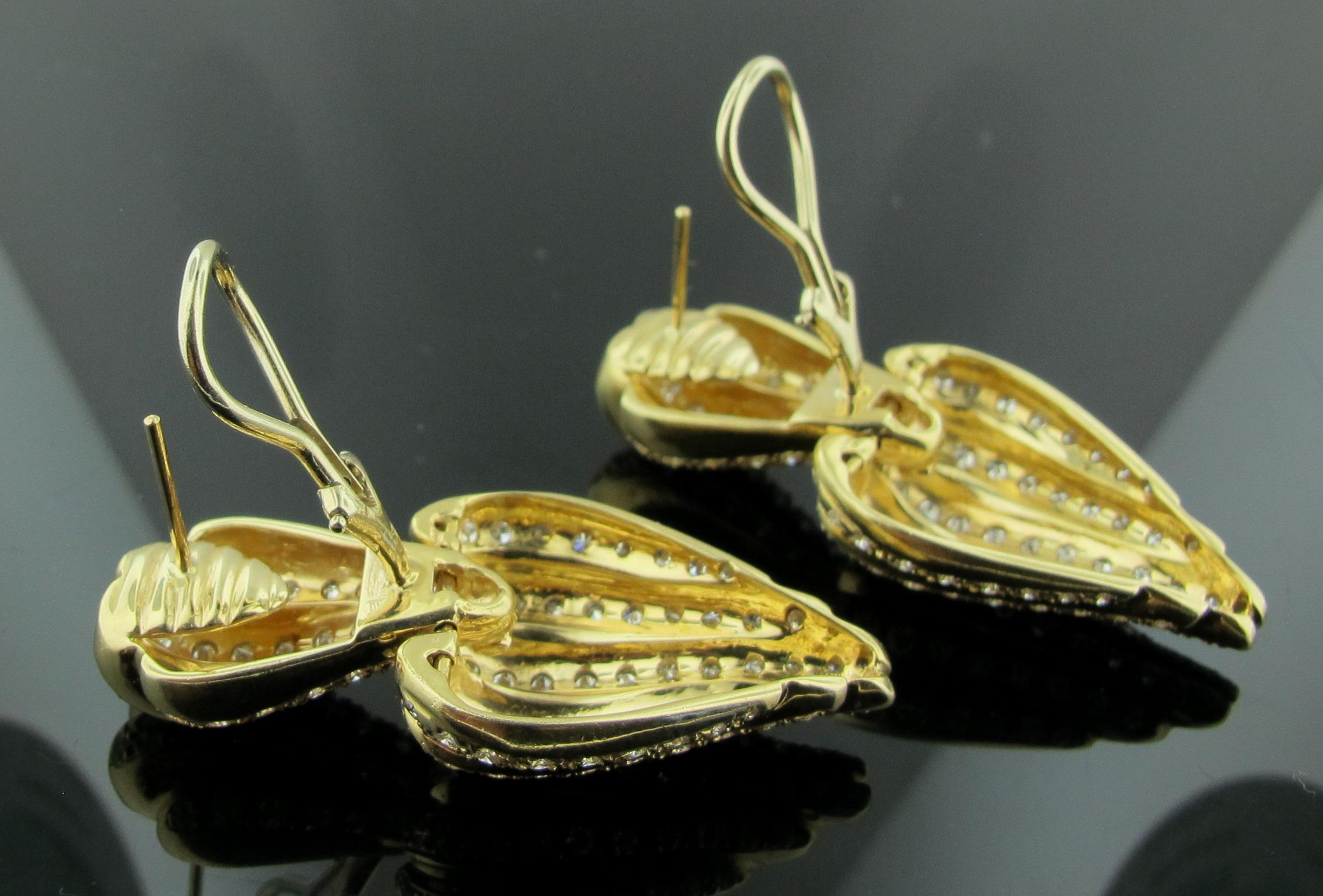Boucles d'oreilles en or jaune 14 carats et diamants en vente 2