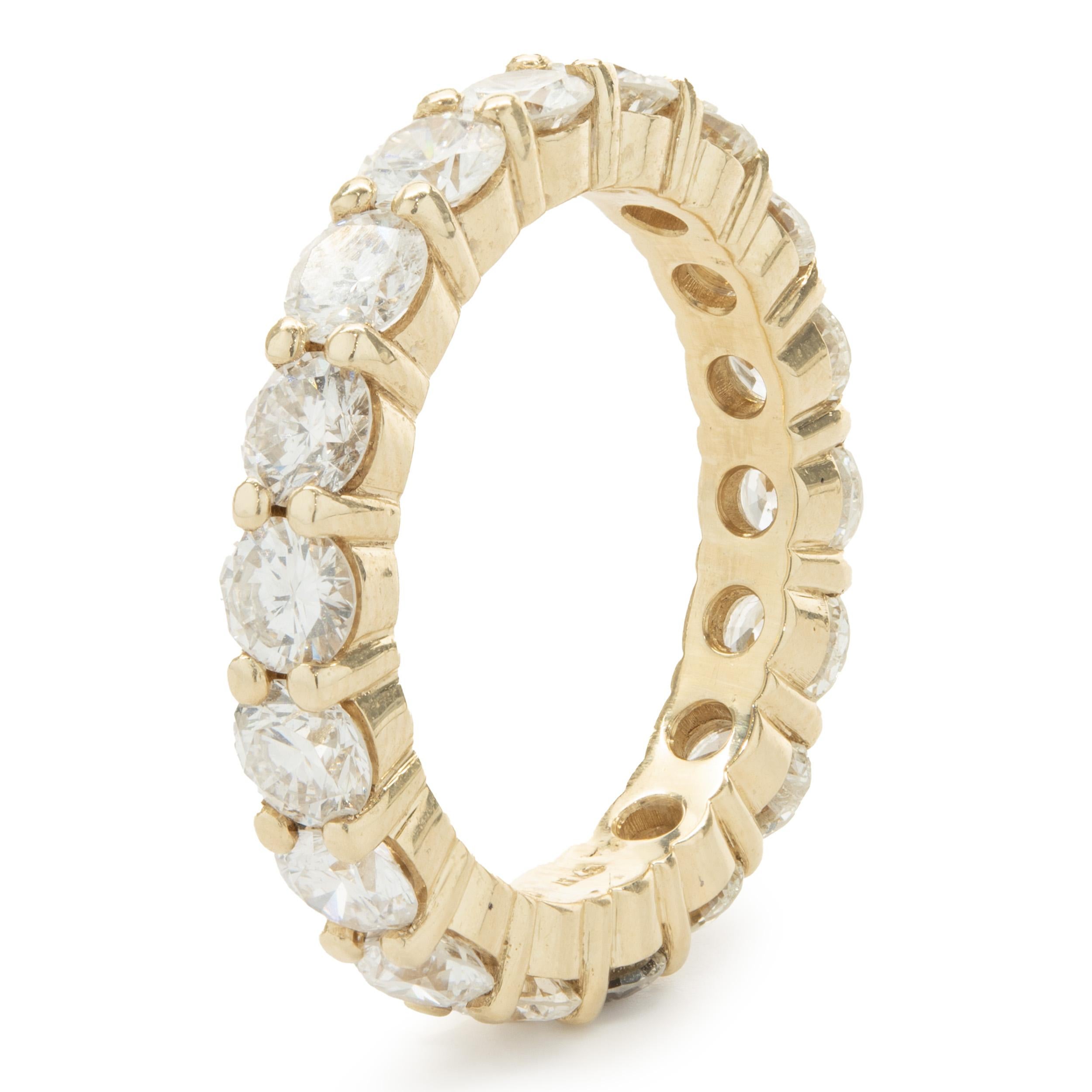 14 Karat Yellow Gold Diamond Eternity Band In Excellent Condition For Sale In Scottsdale, AZ