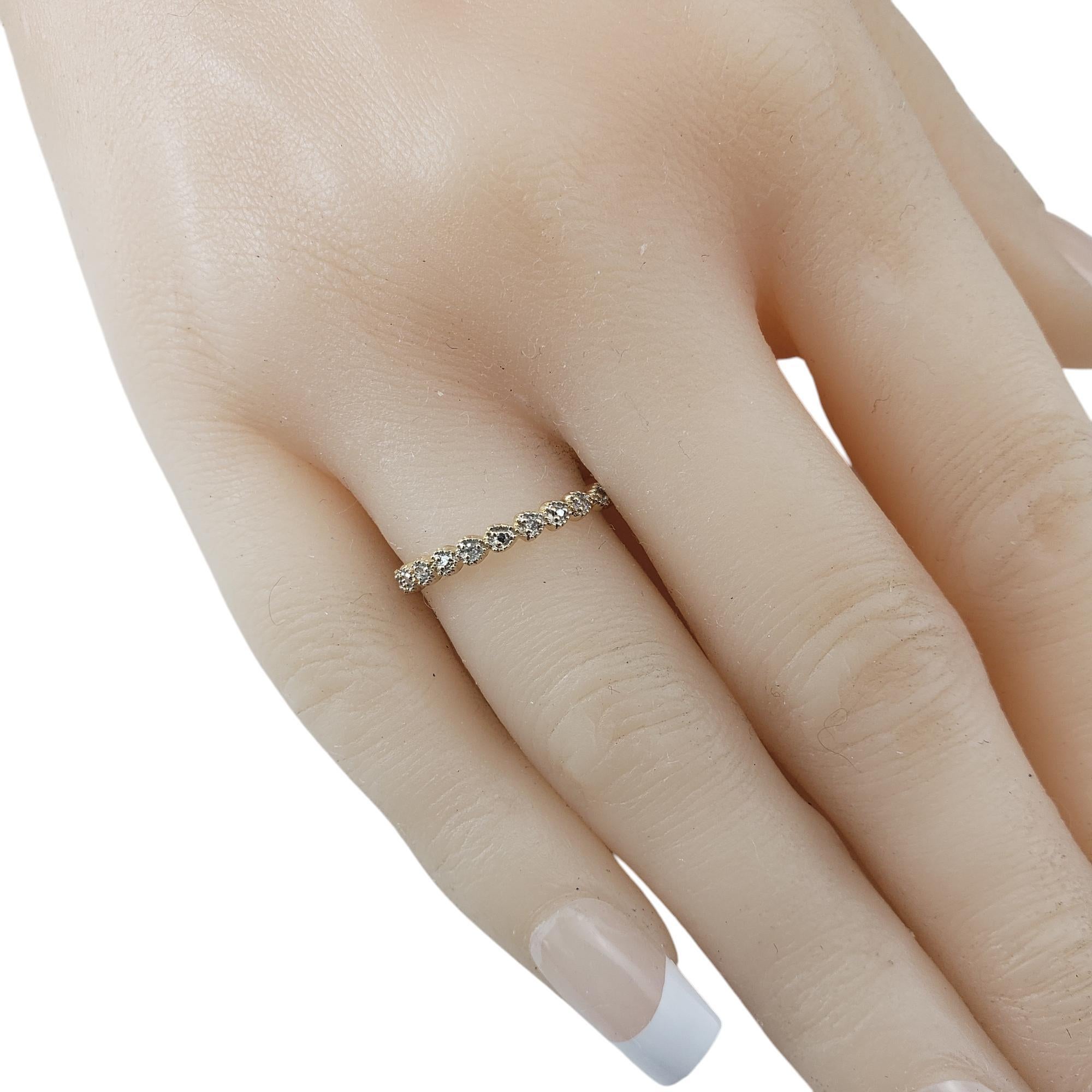 Bague d'éternité en or jaune 14 carats avec diamants taille 7 n° 20543 en vente 1