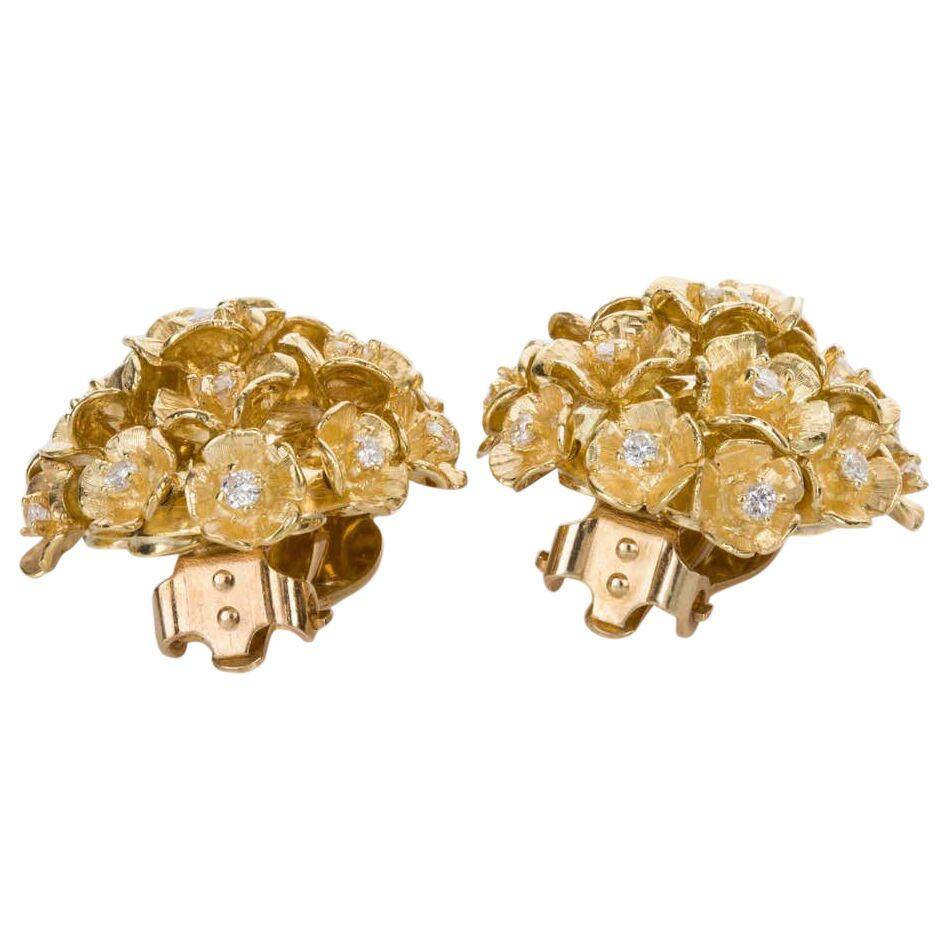 14 Karat Yellow Gold Diamond Flower Bombe Ear Clips Earrings In Excellent Condition For Sale In QLD , AU
