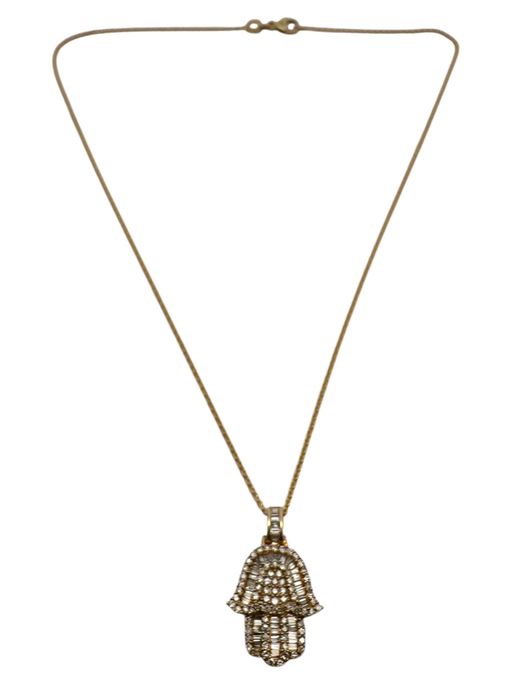 Collier pendentif Hamsa en or jaune 14 carats et diamants Neuf - En vente à Newton, MA