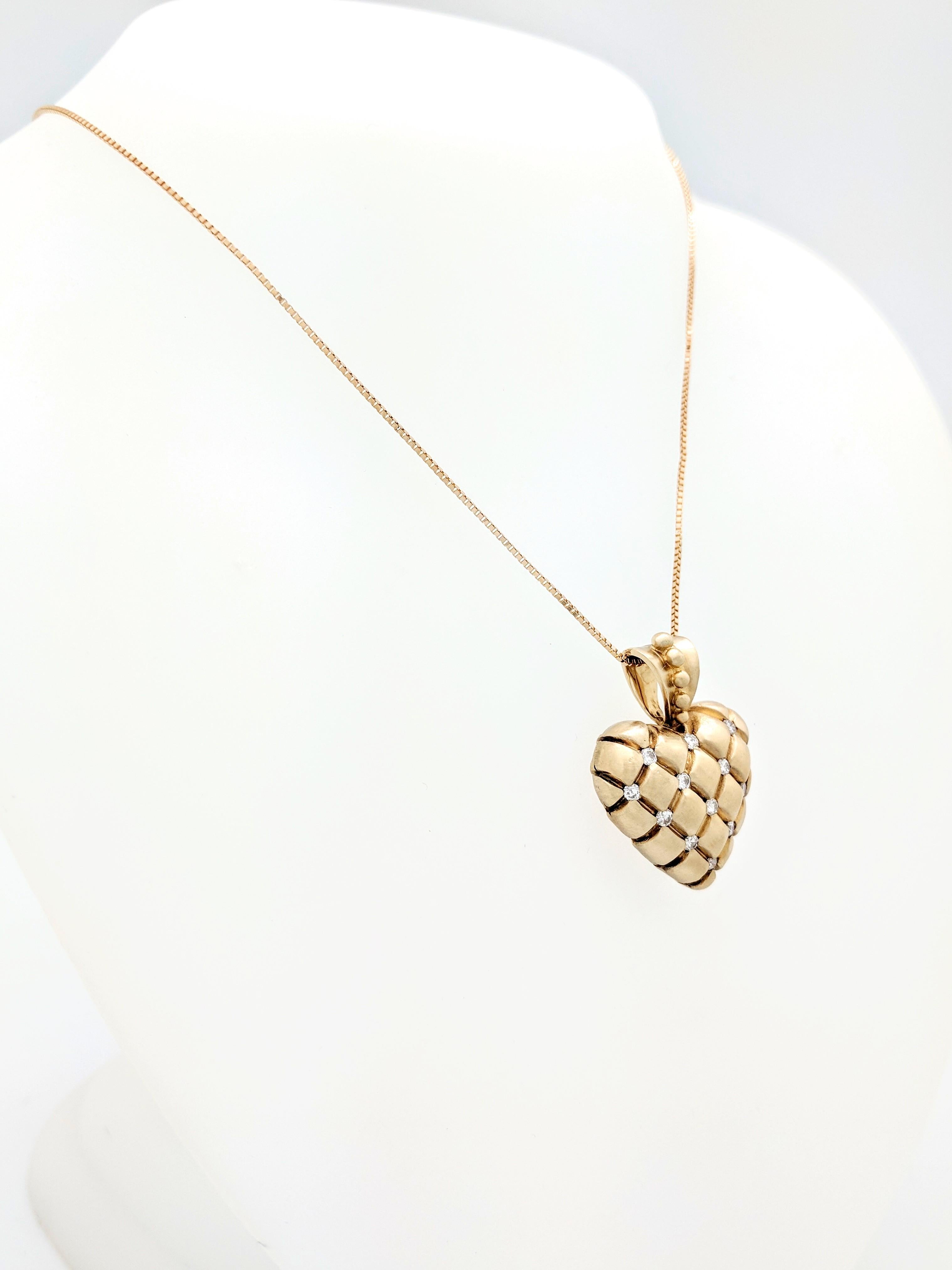 Contemporary 14 Karat Yellow Gold Diamond Heart Pendant Necklace