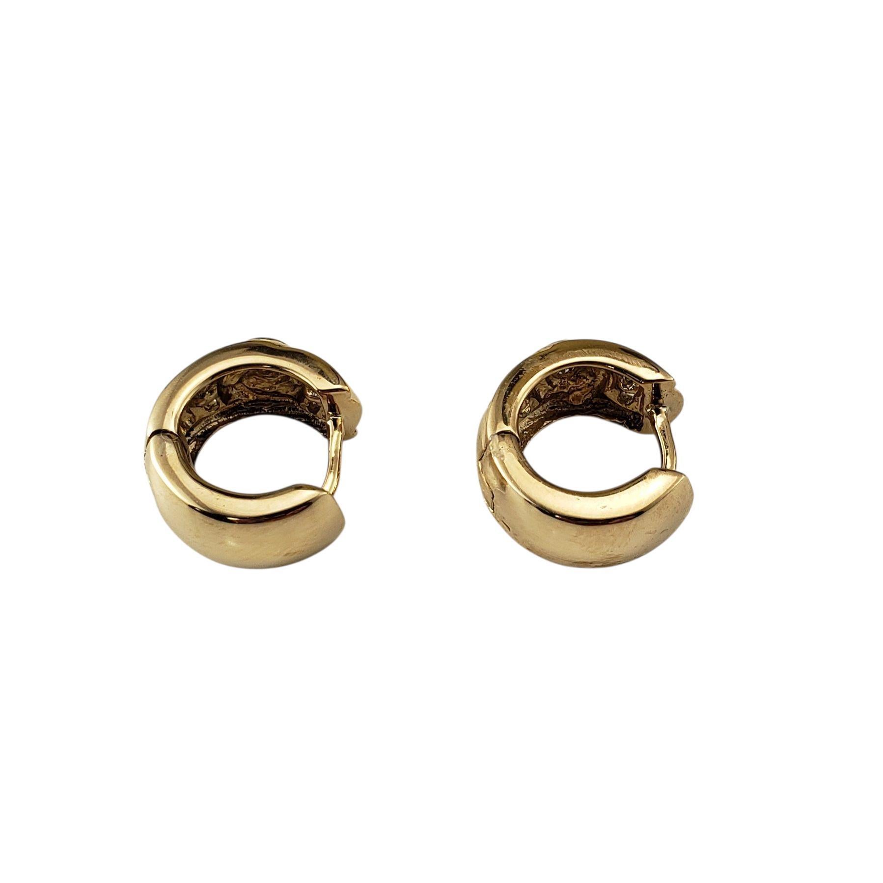 Orecchini a cerchio con diamante in oro giallo 14 carati #22476 In condizioni buone in vendita a Washington Depot, CT