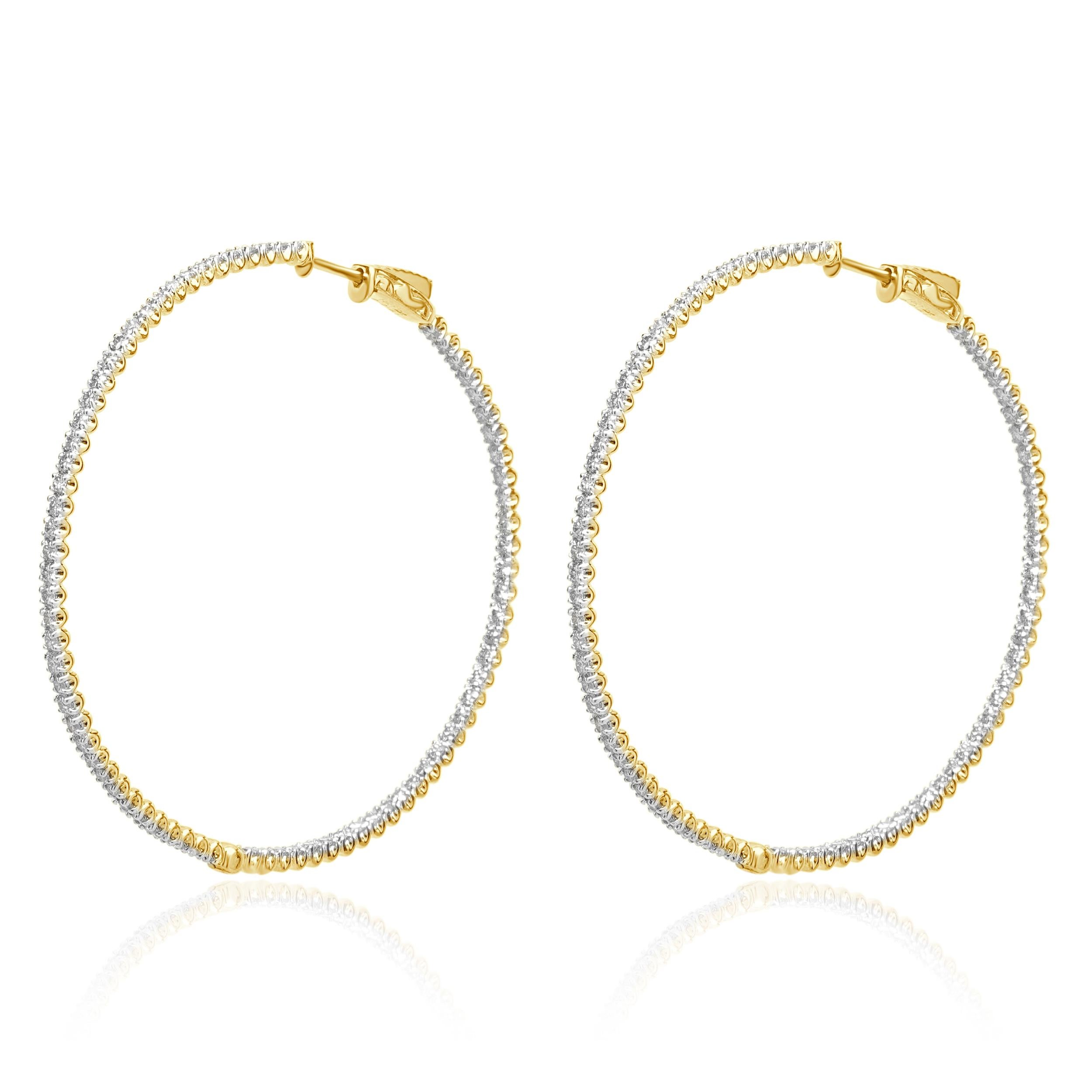 Designer : design personnalisé
Matériau : Or jaune 14K
Diamants : 154 diamants ronds de taille brillant = 2.69cttw
Couleur : G / H
Clarté : VS-SI1
Dimensions : les boucles d'oreilles mesurent 53 mm de long
Poids : 9,66 grammes
