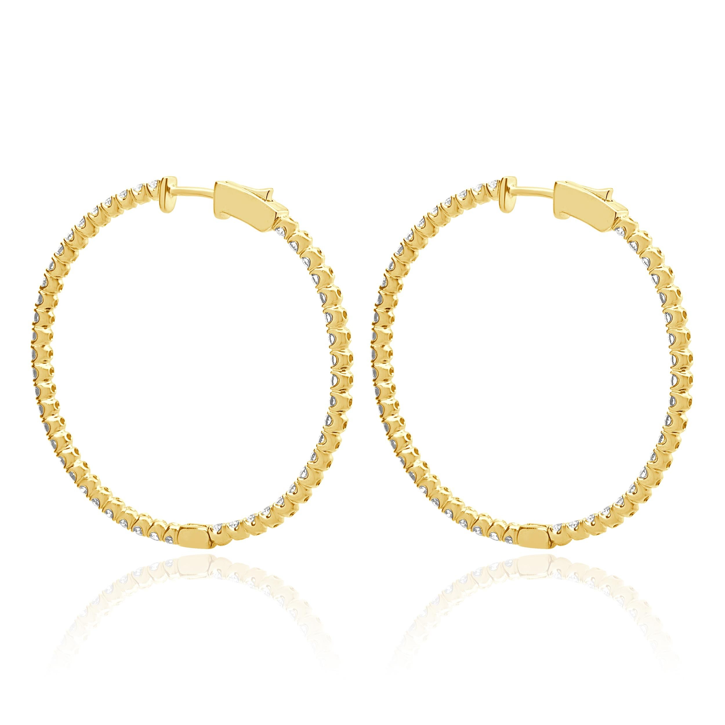 Taille ronde Boucles d'oreilles en or jaune 14 carats avec diamant à l'intérieur et à l'extérieur de l'anneau en vente