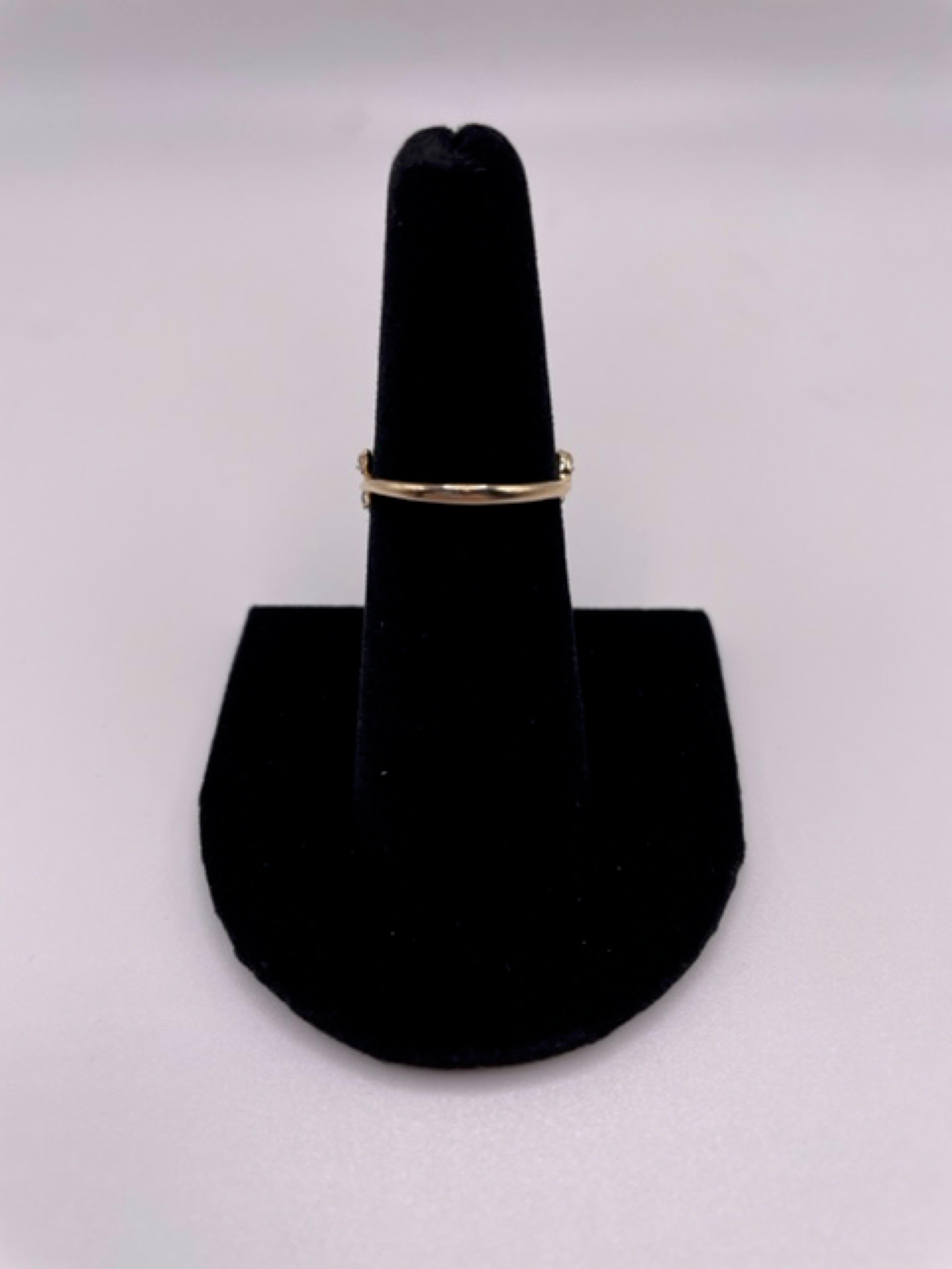 Round Cut 14 Karat Yellow Gold Diamond Leaf Ring For Sale