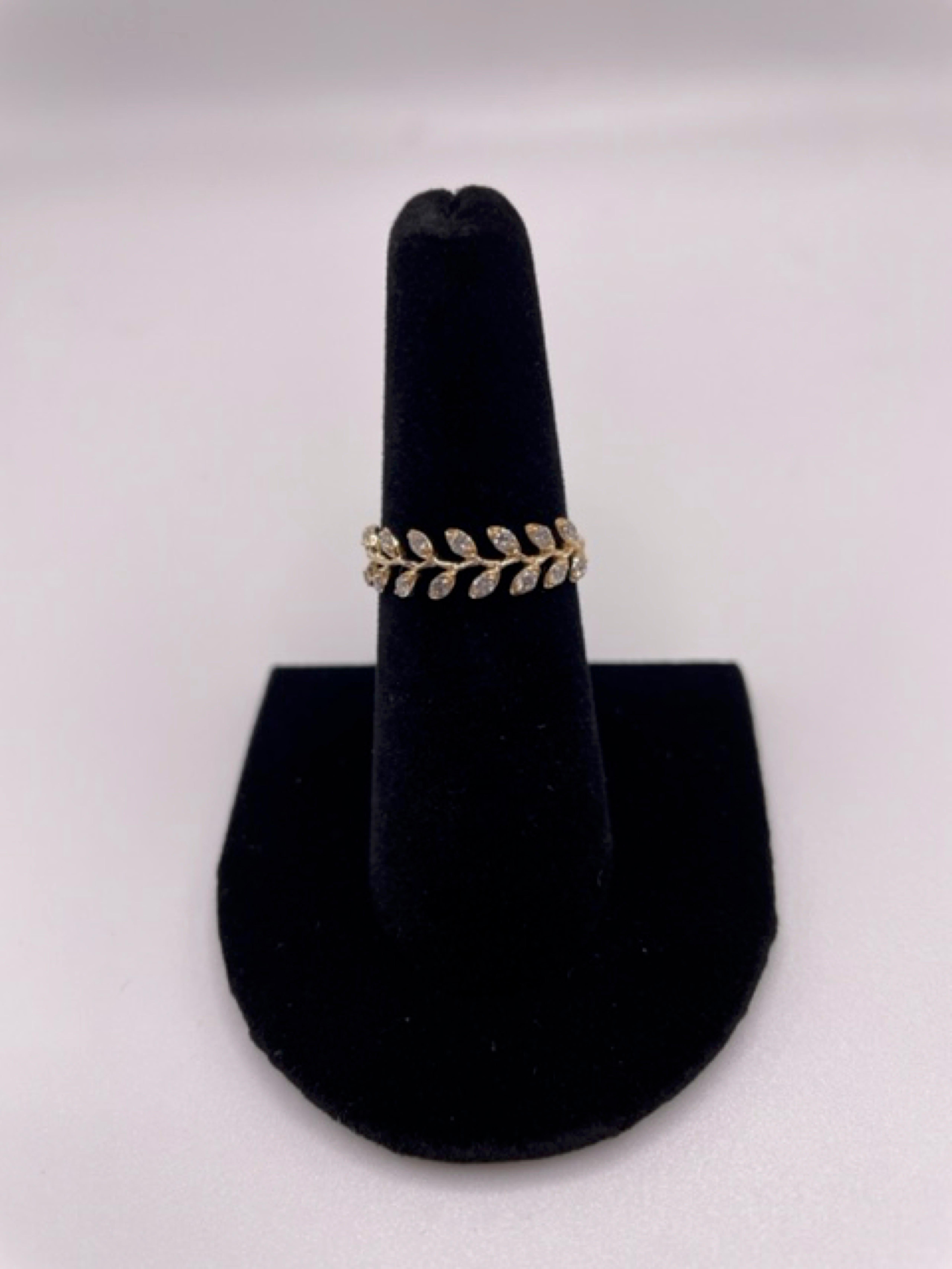 14 Karat Yellow Gold Diamond Leaf Ring In New Condition For Sale In Great Neck, NY