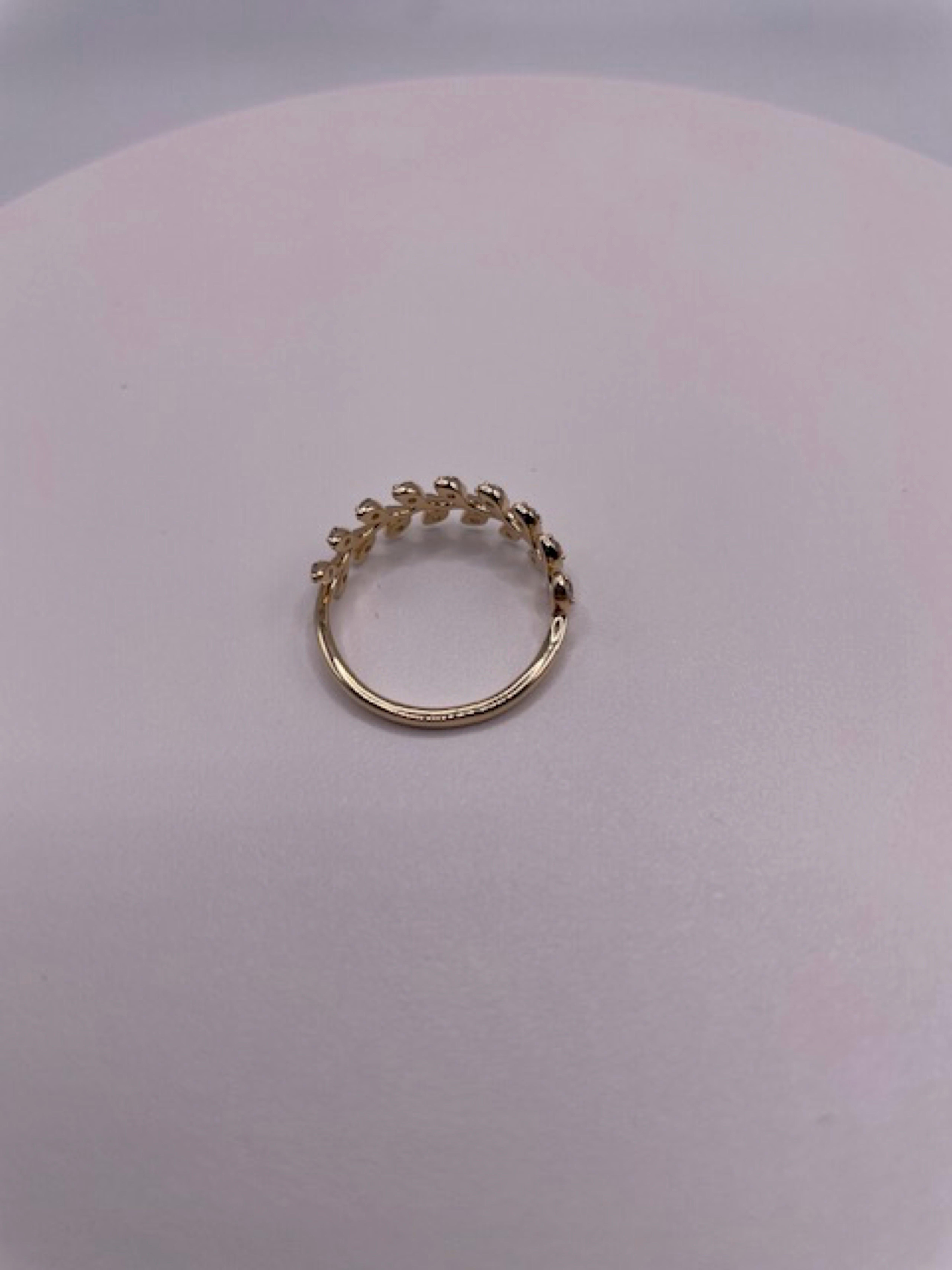 14 Karat Yellow Gold Diamond Leaf Ring For Sale 1