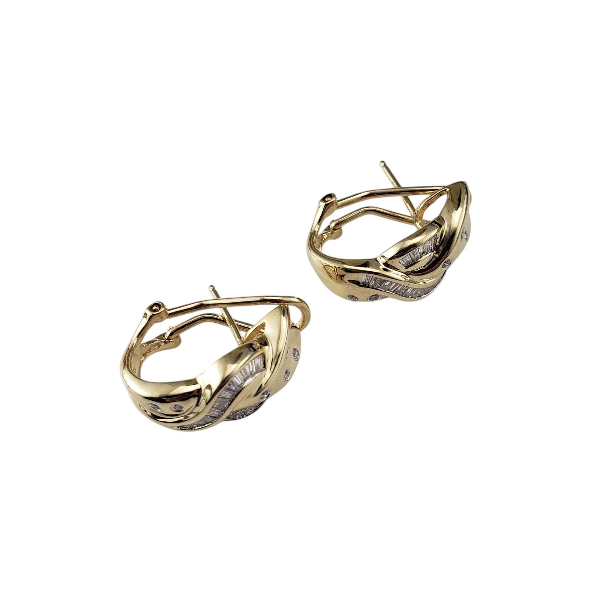 Contemporaneo Orecchini Omega Back Twist in oro giallo 14 carati con diamante #21210 in vendita