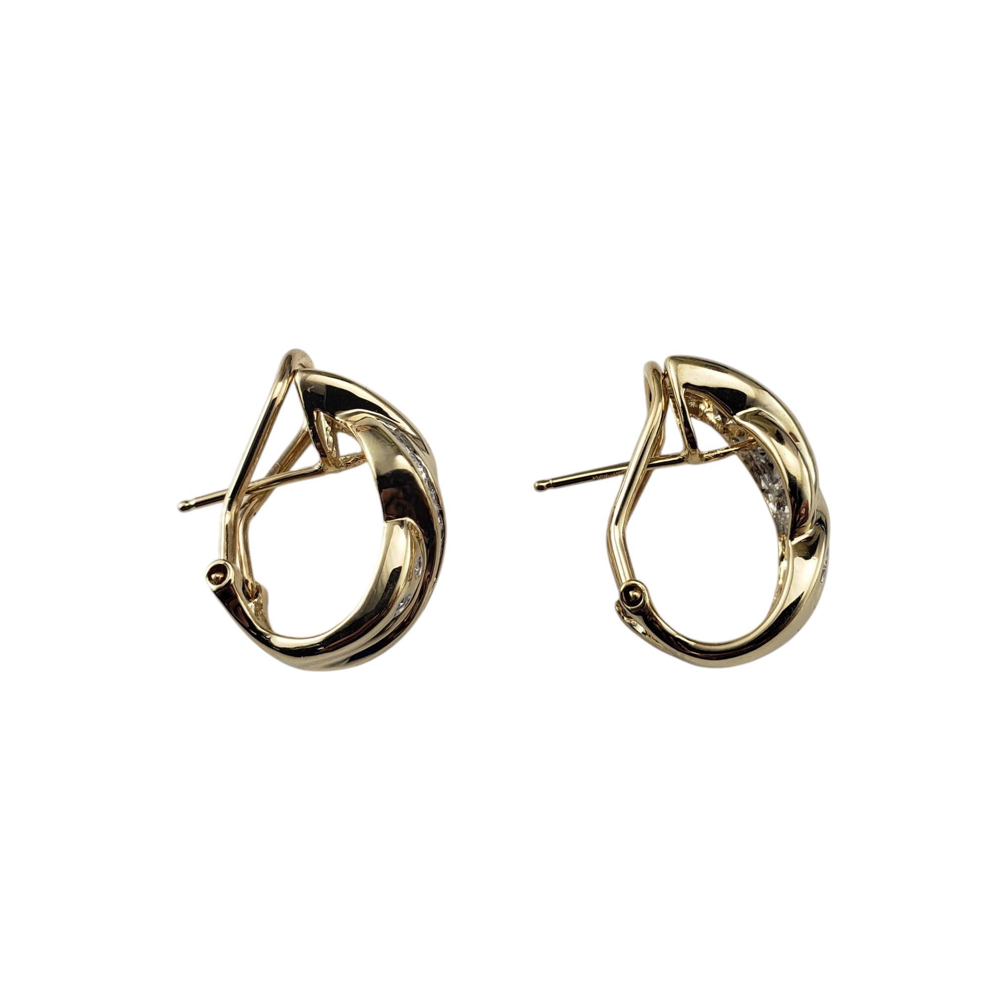 Orecchini Omega Back Twist in oro giallo 14 carati con diamante #21210 In condizioni buone in vendita a Washington Depot, CT