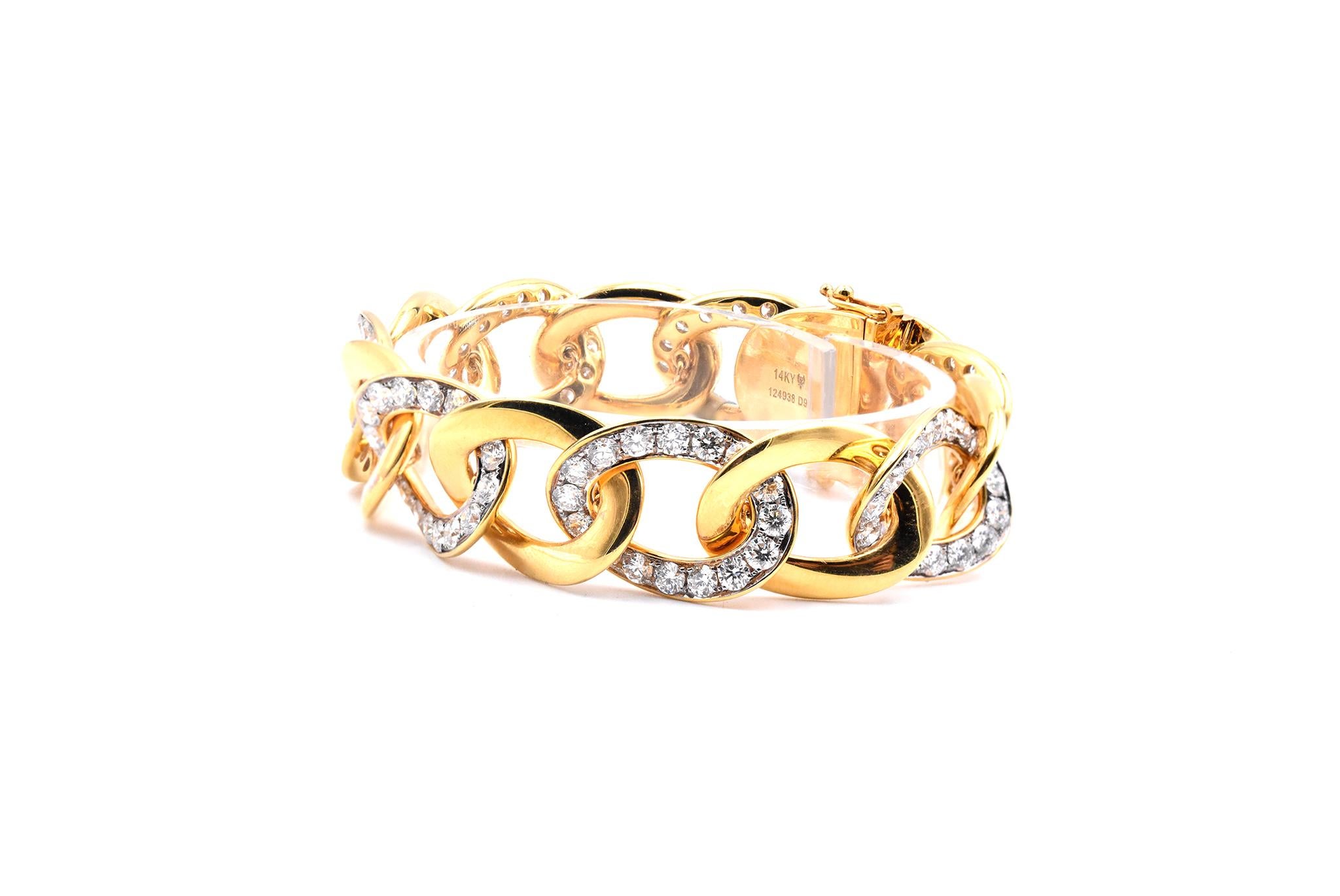 Ovales Gliederarmband aus 14 Karat Gelbgold mit Diamanten (Rundschliff) im Angebot