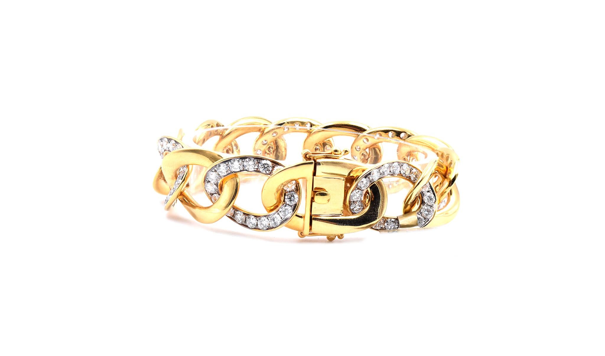 14 Karat Yellow Gold Diamond Oval Link Bracelet In Excellent Condition For Sale In Scottsdale, AZ