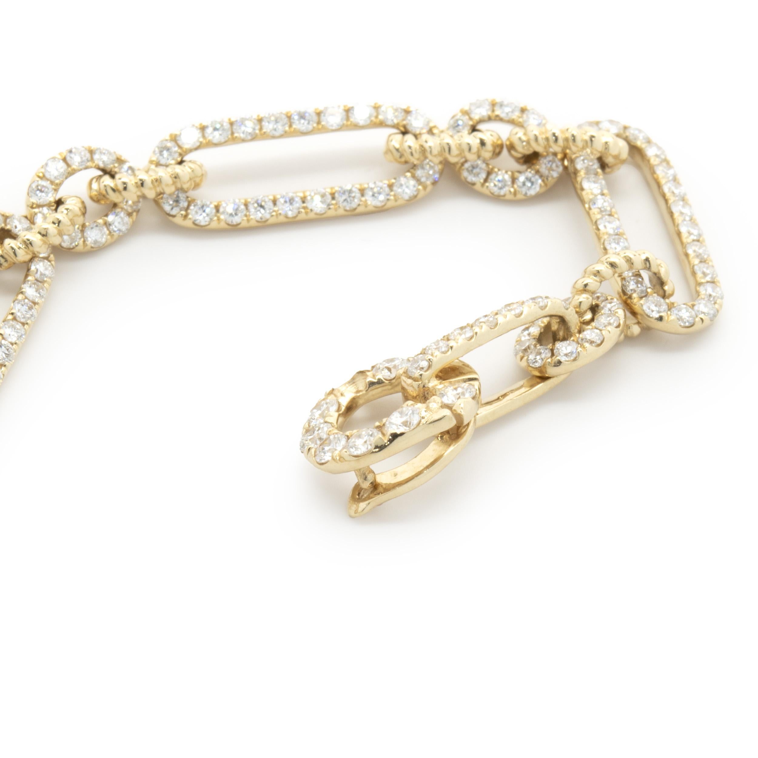 14 Karat Yellow Gold Diamond Oval Link Bracelet In Excellent Condition For Sale In Scottsdale, AZ