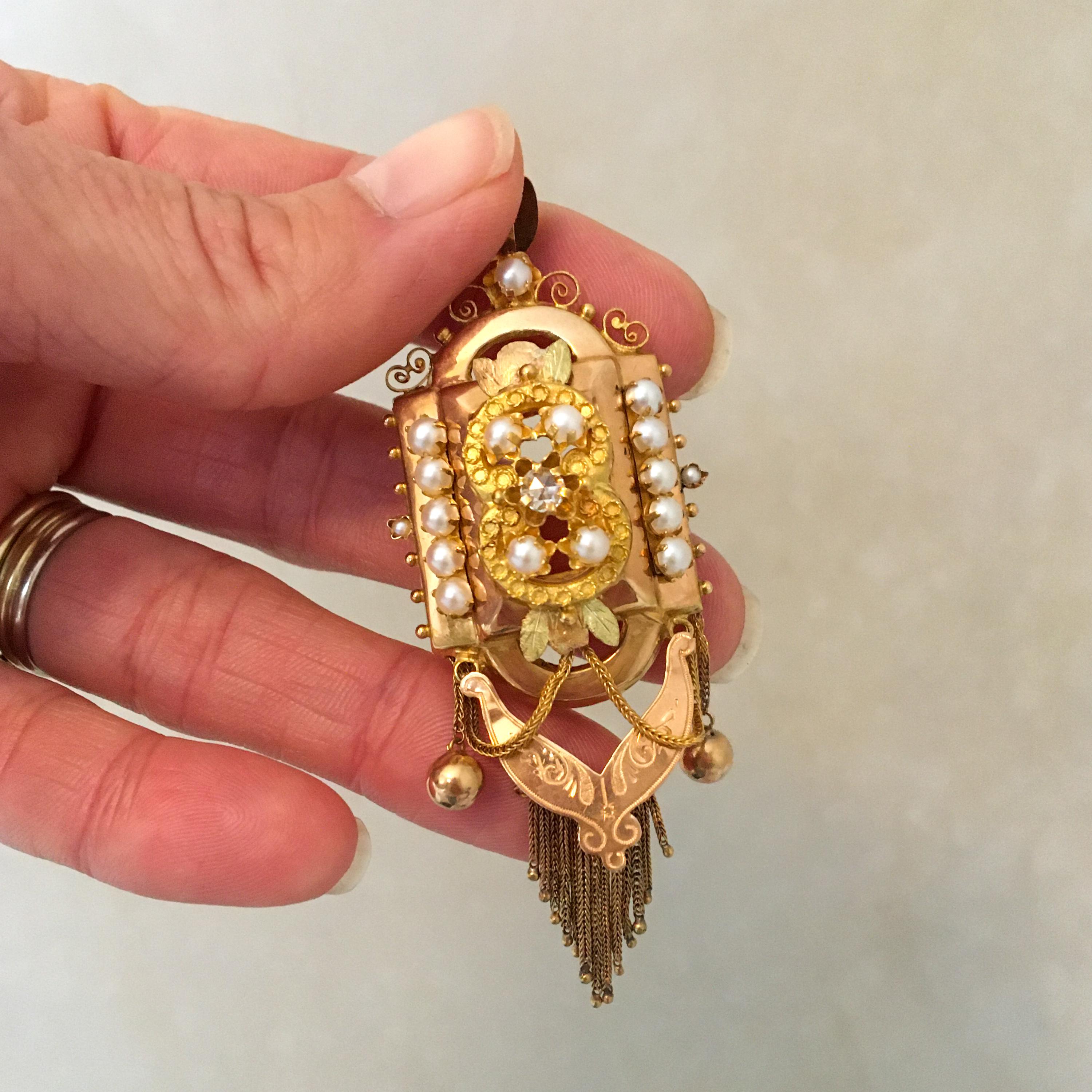 Late Victorian Antique 14K Yellow Gold Seed Pearl Tassel Pendant For Sale