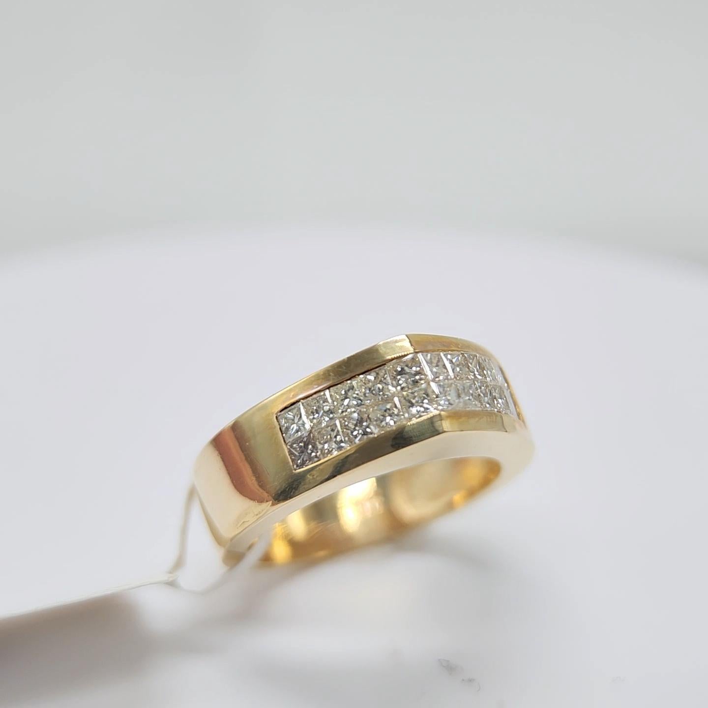 Bague en or jaune 14 carats diamant Dome Cluster monture invisible. en vente 9