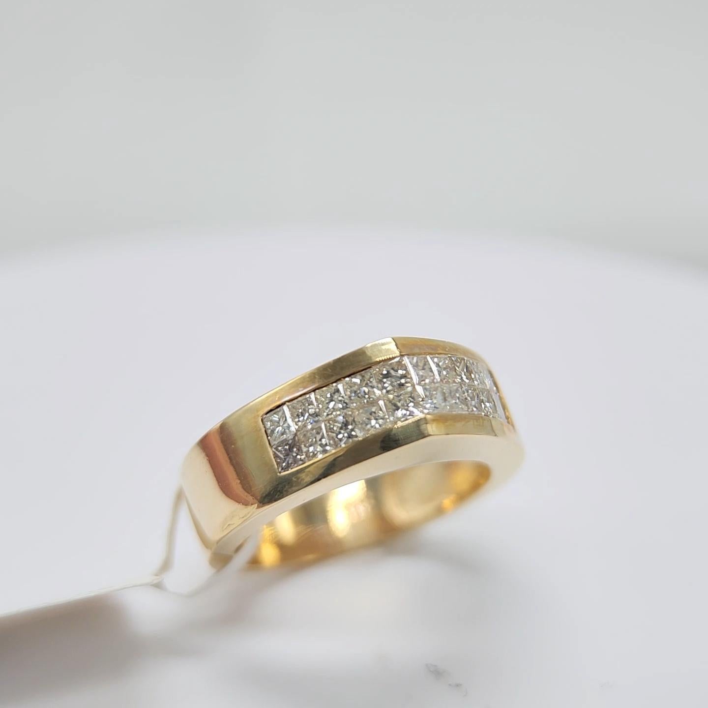 Bague en or jaune 14 carats diamant Dome Cluster monture invisible. en vente 10